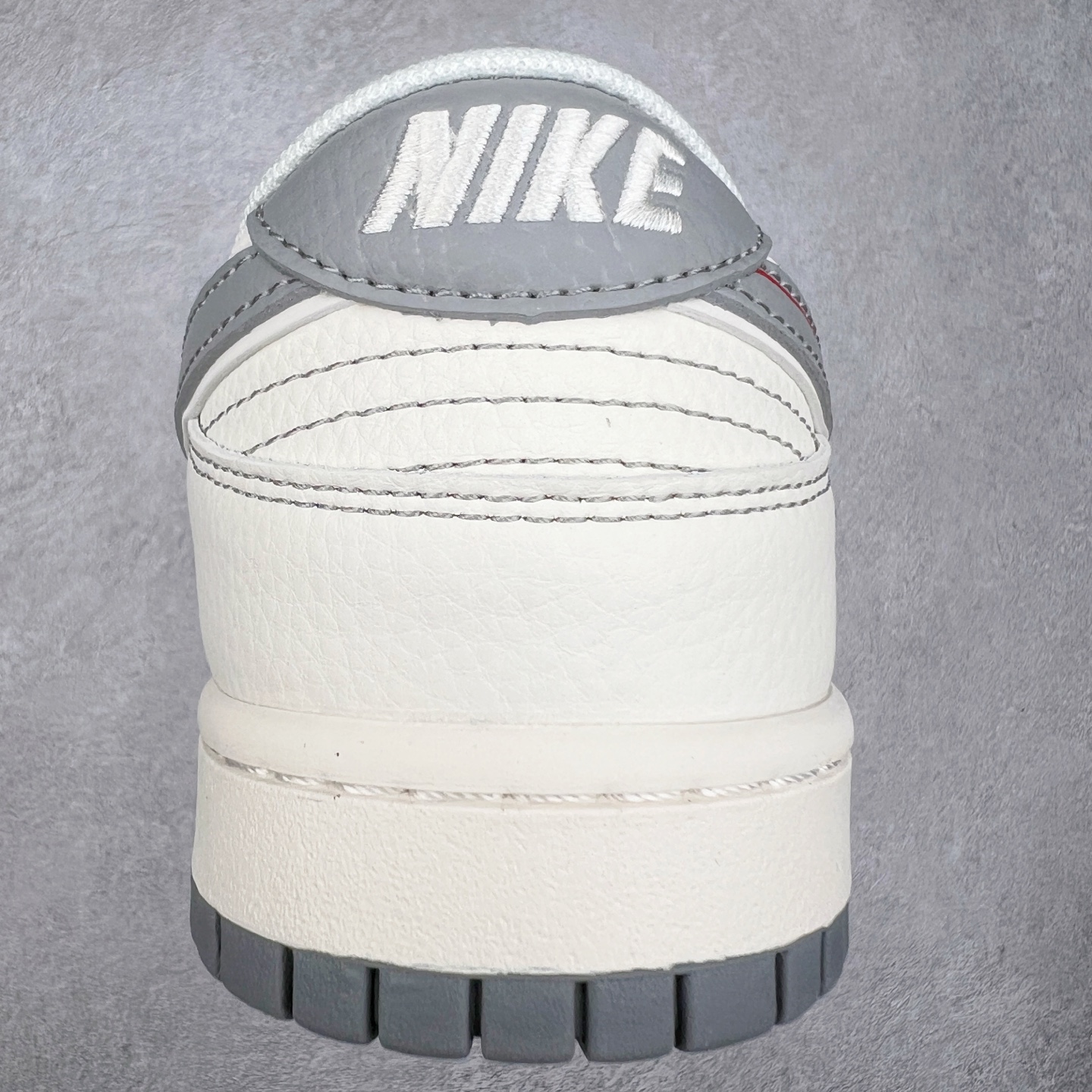 图片[8]-NK Dunk Low 定制配色 XS6089-535 大厂出品 极力推荐 原装头层材料 独家版型蒸餾加工帶來的是更好的视觉和脚感体验大厂纯原品质出货 清洁度 电绣工艺 皮料切割干净无任何毛边 细节完美 实拍调校N版已经零色差零失真 百分百还原实物色彩所见即所得 不存在货不对板色差等低级问题 选购参考实物拍摄 不混卖不参货 只用心做好货严格选品 承诺混一赔十 尺码：36 36.5 37.5 38 38.5 39 40 40.5 41 42 42.5 43 44 44.5 45-选品中心