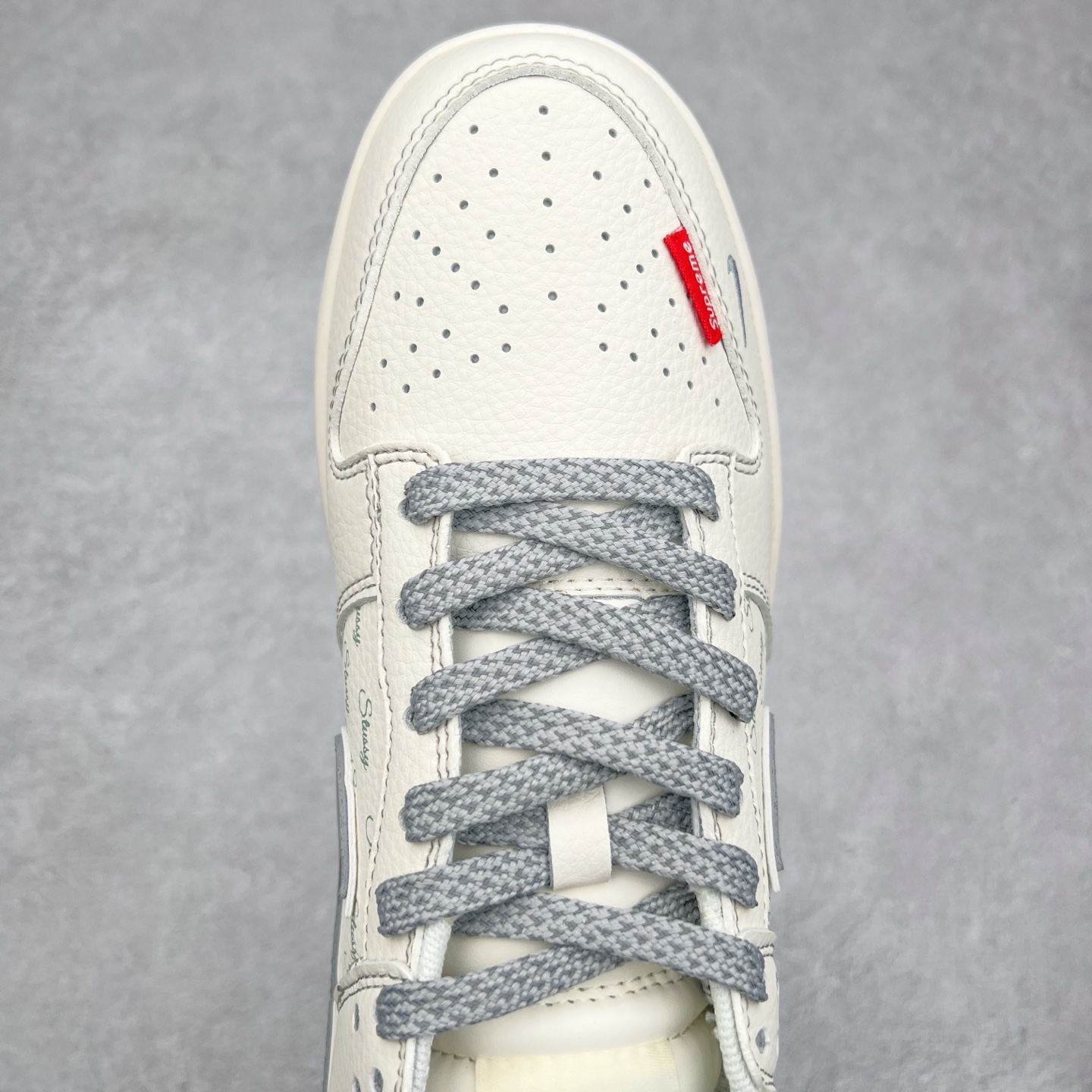 图片[4]-NK Dunk Low 定制配色 XS6089-535 大厂出品 极力推荐 原装头层材料 独家版型蒸餾加工帶來的是更好的视觉和脚感体验大厂纯原品质出货 清洁度 电绣工艺 皮料切割干净无任何毛边 细节完美 实拍调校N版已经零色差零失真 百分百还原实物色彩所见即所得 不存在货不对板色差等低级问题 选购参考实物拍摄 不混卖不参货 只用心做好货严格选品 承诺混一赔十 尺码：36 36.5 37.5 38 38.5 39 40 40.5 41 42 42.5 43 44 44.5 45-选品中心