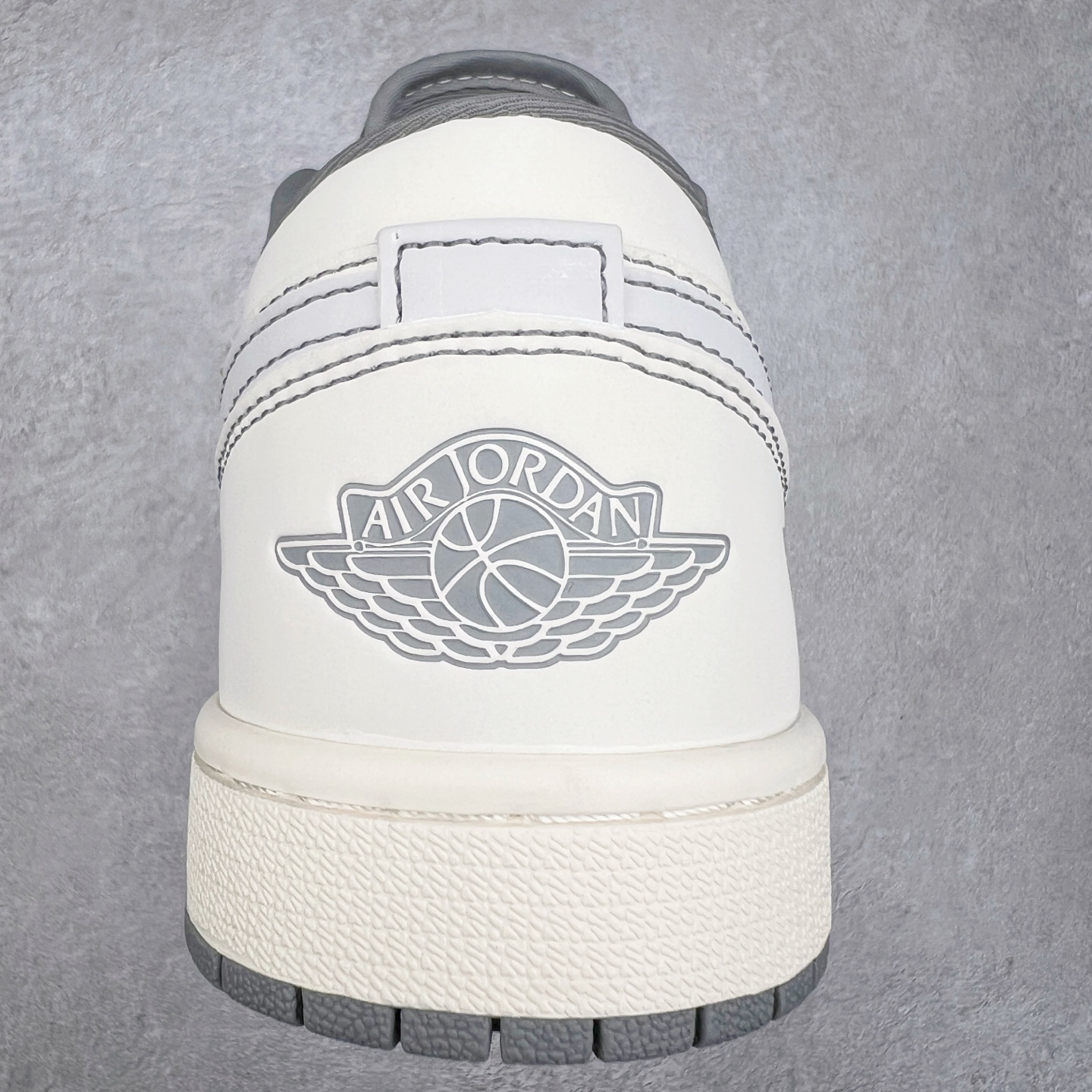 图片[8]-Air Jordan AJ1 Low 低帮定制 CF3688-002 原厂内置气垫魔块 A模大底 头层小牛皮 鞋舌AJ原厂专用牛津布+AJ专用反口珍珠布+原厂无杂质高弹内里海棉+特殊封边弹力鞋带 尺码：36 36.5 37.5 38 38.5 39 40 40.5 41 42 42.5 43 44 44.5 45-选品中心