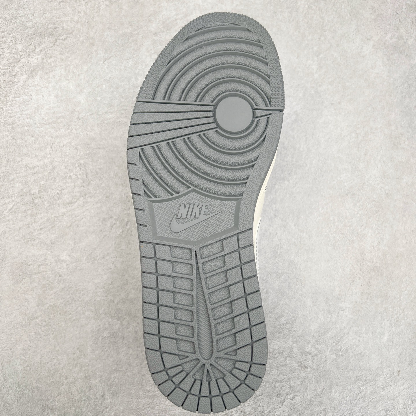 图片[9]-Air Jordan AJ1 Low 低帮定制 CF3688-002 原厂内置气垫魔块 A模大底 头层小牛皮 鞋舌AJ原厂专用牛津布+AJ专用反口珍珠布+原厂无杂质高弹内里海棉+特殊封边弹力鞋带 尺码：36 36.5 37.5 38 38.5 39 40 40.5 41 42 42.5 43 44 44.5 45-选品中心