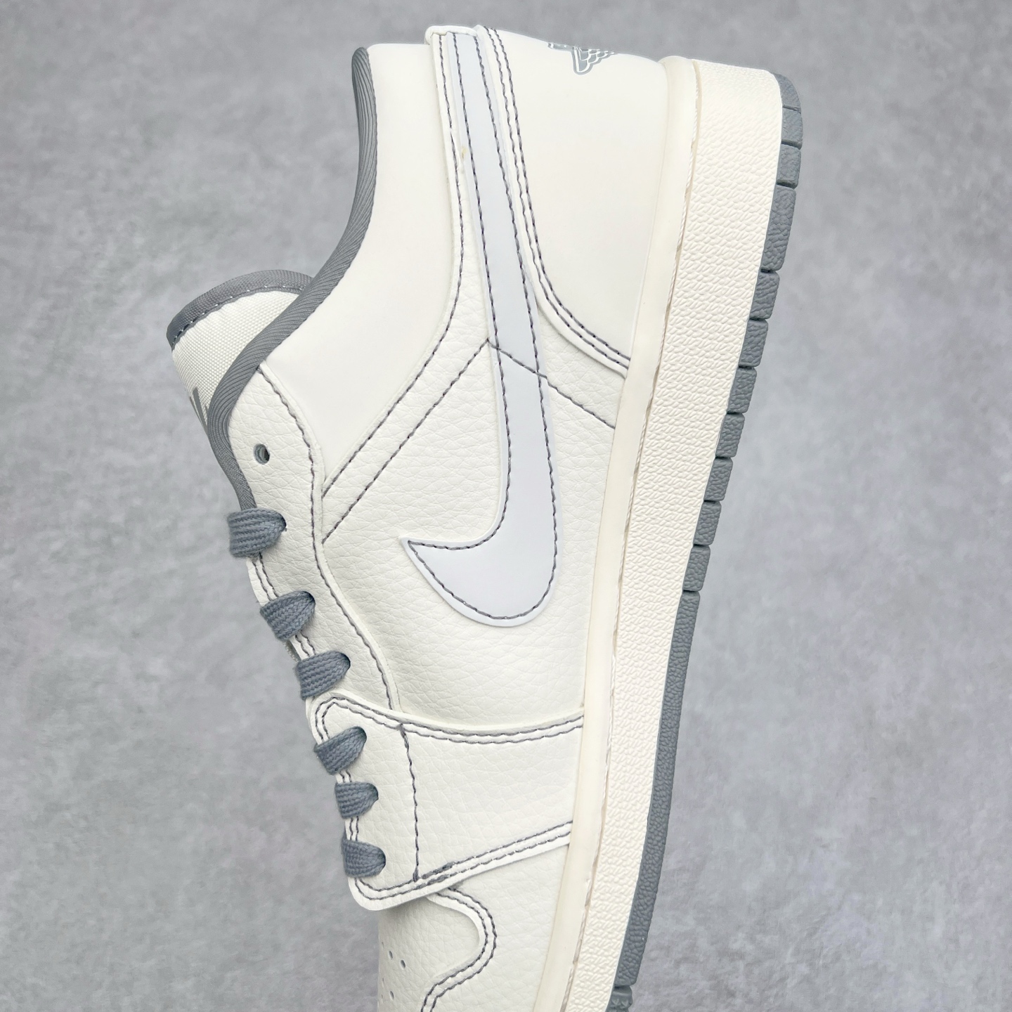 图片[7]-Air Jordan AJ1 Low 低帮定制 CF3688-002 原厂内置气垫魔块 A模大底 头层小牛皮 鞋舌AJ原厂专用牛津布+AJ专用反口珍珠布+原厂无杂质高弹内里海棉+特殊封边弹力鞋带 尺码：36 36.5 37.5 38 38.5 39 40 40.5 41 42 42.5 43 44 44.5 45-选品中心