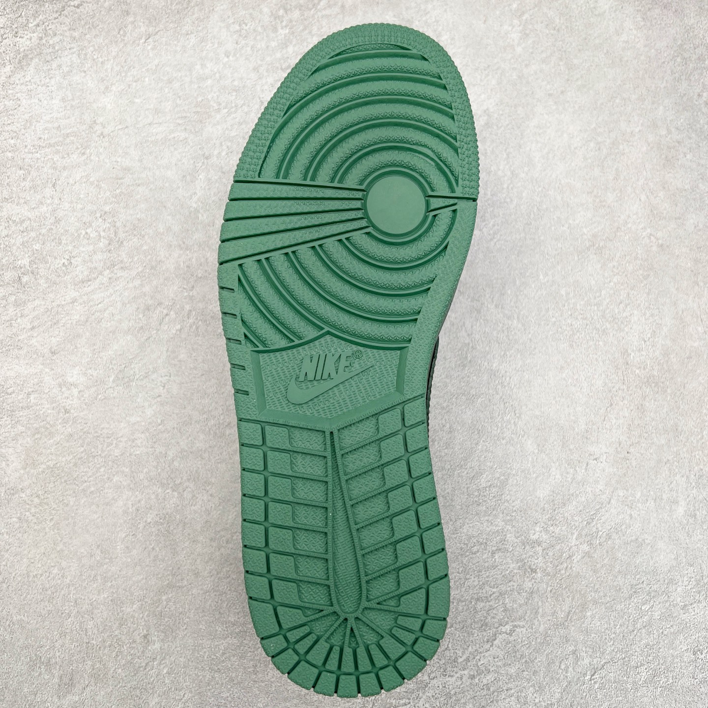 图片[9]-TS x Air Jordan AJ1 Low 倒钩低帮联名定制配色 XS2024-029 原厂内置气垫魔块 A模大底 头层小牛皮 鞋舌AJ原厂专用牛津布+AJ专用反口珍珠布+原厂无杂质高弹内里海棉+特殊封边弹力鞋带 实拍调校N版已经零色差零失真 百分百还原实物色彩所见即所得 不存在货不对板色差等低级问题 选购参考实物拍摄 不混卖不参货 只用心做好货严格选品 承诺混一赔十 尺码：36 36.5 37.5 38 38.5 39 40 40.5 41 42 42.5 43 44 44.5 45-选品中心