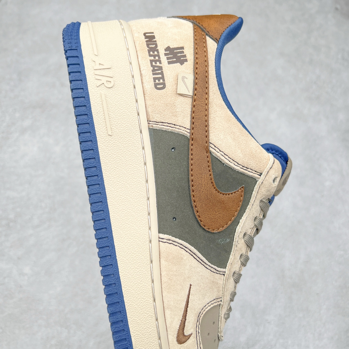 图片[6]-NK Air Force 1´07 Low 空军一号低帮百搭休闲运动板鞋 KK1988-062 柔软、弹性十足的缓震性能和出色的中底设计 横跨复古与现代的外型结合 造就出风靡全球 三十多年的Force 1 直到今天还深受青睐 实拍调校N版已经零色差零失真 百分百还原实物色彩所见即所得 不存在货不对板色差等低级问题 选购参考实物拍摄 不混卖不参货 只用心做好货严格选品 承诺混一赔十 尺码：36 36.5 37.5 38 38.5 39 40 40.5 41 42 42.5 43 44 44.5 45-选品中心