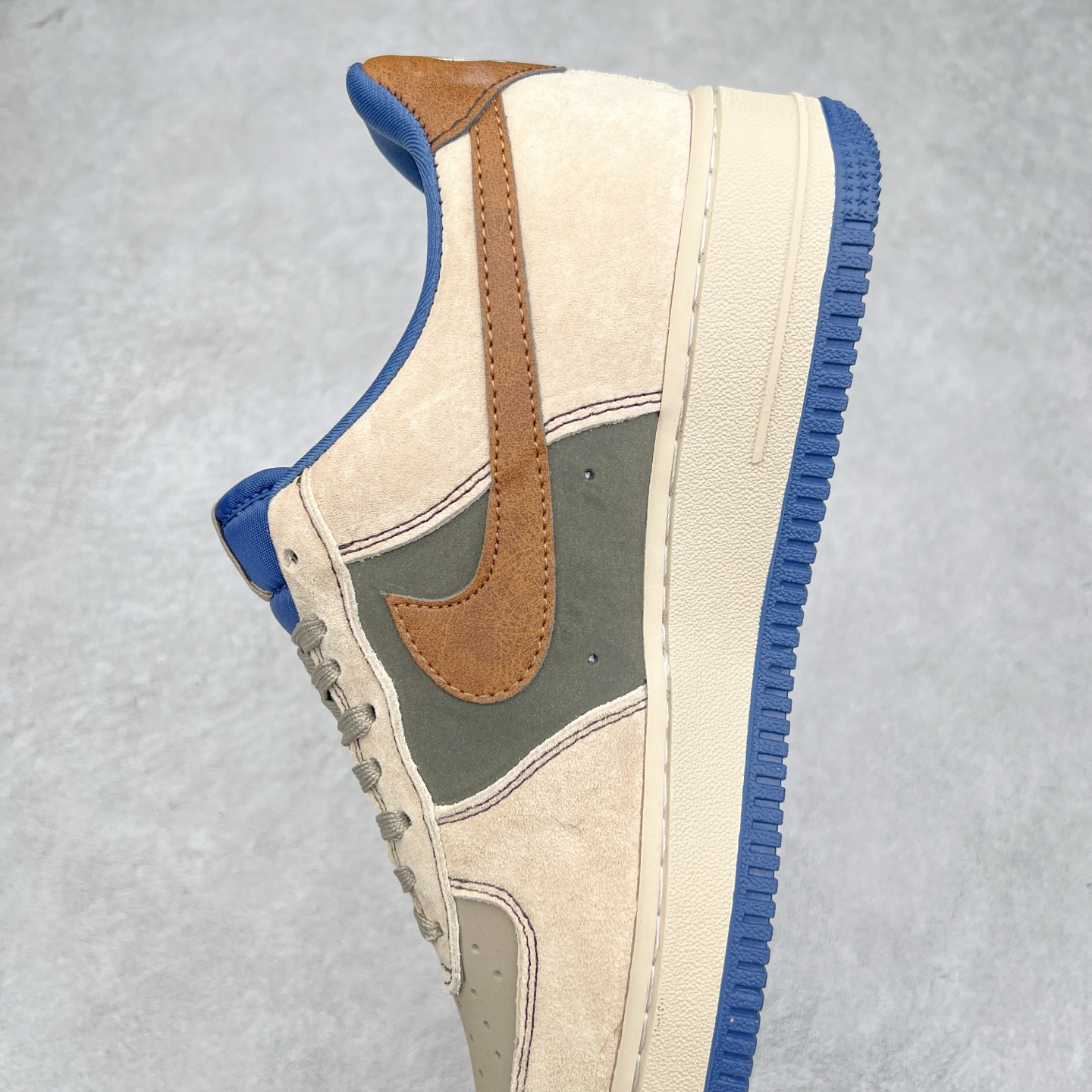 图片[7]-NK Air Force 1´07 Low 空军一号低帮百搭休闲运动板鞋 KK1988-062 柔软、弹性十足的缓震性能和出色的中底设计 横跨复古与现代的外型结合 造就出风靡全球 三十多年的Force 1 直到今天还深受青睐 实拍调校N版已经零色差零失真 百分百还原实物色彩所见即所得 不存在货不对板色差等低级问题 选购参考实物拍摄 不混卖不参货 只用心做好货严格选品 承诺混一赔十 尺码：36 36.5 37.5 38 38.5 39 40 40.5 41 42 42.5 43 44 44.5 45-选品中心