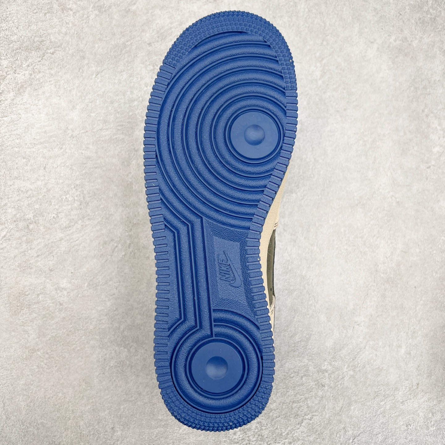 图片[9]-NK Air Force 1´07 Low 空军一号低帮百搭休闲运动板鞋 KK1988-062 柔软、弹性十足的缓震性能和出色的中底设计 横跨复古与现代的外型结合 造就出风靡全球 三十多年的Force 1 直到今天还深受青睐 实拍调校N版已经零色差零失真 百分百还原实物色彩所见即所得 不存在货不对板色差等低级问题 选购参考实物拍摄 不混卖不参货 只用心做好货严格选品 承诺混一赔十 尺码：36 36.5 37.5 38 38.5 39 40 40.5 41 42 42.5 43 44 44.5 45-选品中心