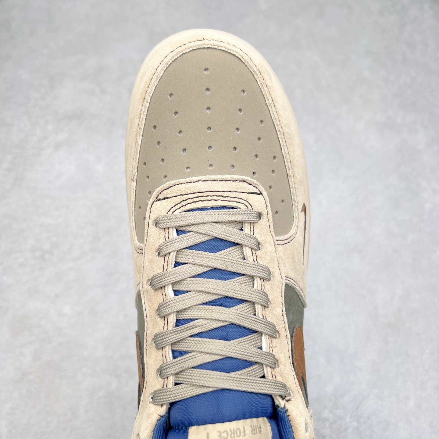 图片[4]-NK Air Force 1´07 Low 空军一号低帮百搭休闲运动板鞋 KK1988-062 柔软、弹性十足的缓震性能和出色的中底设计 横跨复古与现代的外型结合 造就出风靡全球 三十多年的Force 1 直到今天还深受青睐 实拍调校N版已经零色差零失真 百分百还原实物色彩所见即所得 不存在货不对板色差等低级问题 选购参考实物拍摄 不混卖不参货 只用心做好货严格选品 承诺混一赔十 尺码：36 36.5 37.5 38 38.5 39 40 40.5 41 42 42.5 43 44 44.5 45-选品中心