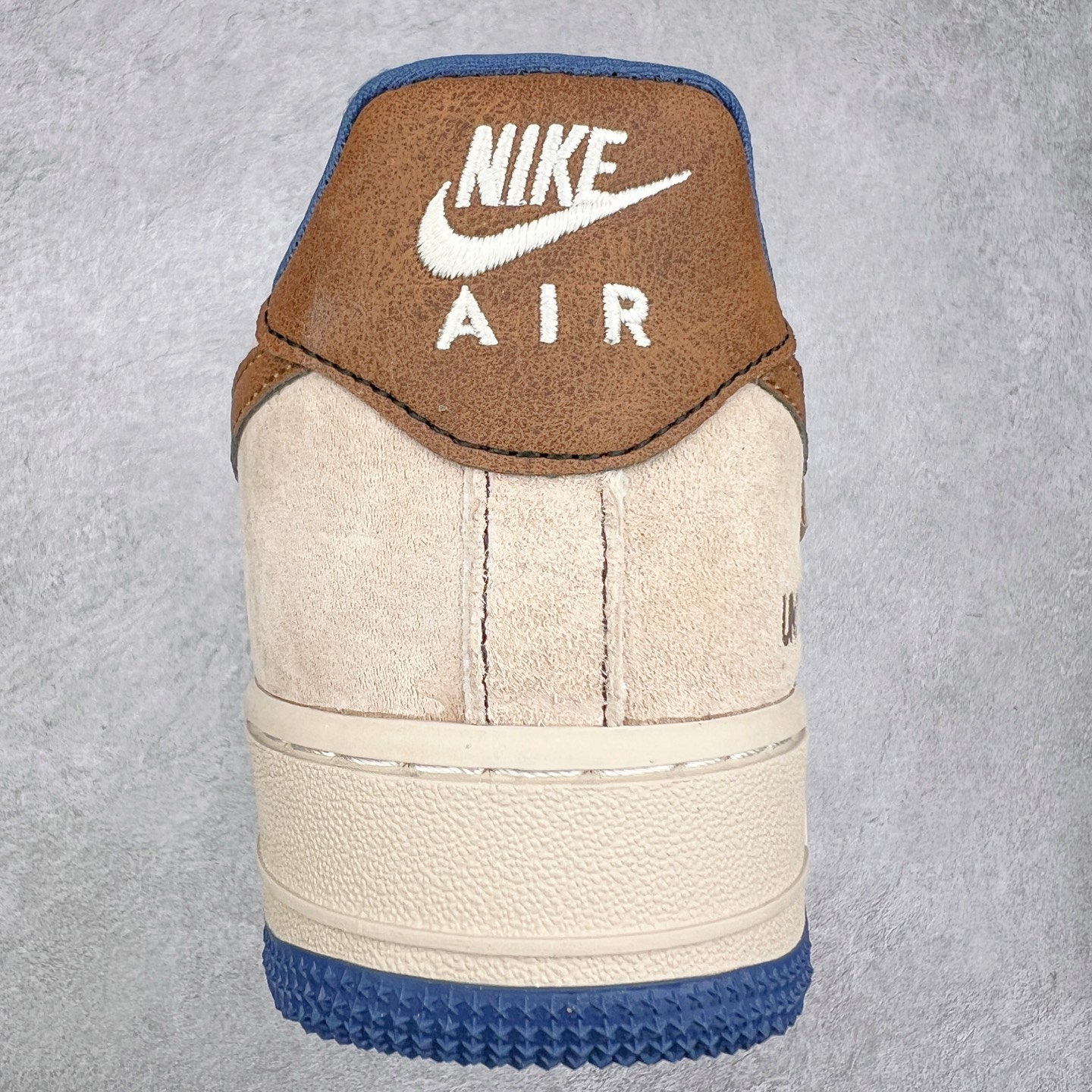 图片[8]-NK Air Force 1´07 Low 空军一号低帮百搭休闲运动板鞋 KK1988-062 柔软、弹性十足的缓震性能和出色的中底设计 横跨复古与现代的外型结合 造就出风靡全球 三十多年的Force 1 直到今天还深受青睐 实拍调校N版已经零色差零失真 百分百还原实物色彩所见即所得 不存在货不对板色差等低级问题 选购参考实物拍摄 不混卖不参货 只用心做好货严格选品 承诺混一赔十 尺码：36 36.5 37.5 38 38.5 39 40 40.5 41 42 42.5 43 44 44.5 45-选品中心