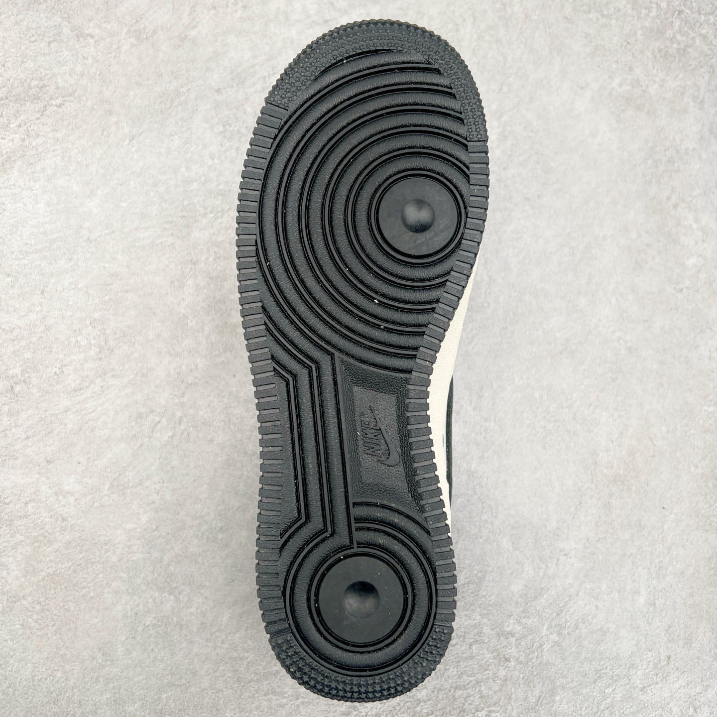 图片[9]-NK Air Force 1´07 Low 空军一号低帮百搭休闲运动板鞋 HF7518-050 柔软、弹性十足的缓震性能和出色的中底设计 横跨复古与现代的外型结合 造就出风靡全球 三十多年的Force 1 直到今天还深受青睐 实拍调校N版已经零色差零失真 百分百还原实物色彩所见即所得 不存在货不对板色差等低级问题 选购参考实物拍摄 不混卖不参货 只用心做好货严格选品 承诺混一赔十 尺码：36 36.5 37.5 38 38.5 39 40 40.5 41 42 42.5 43 44 44.5 45-选品中心