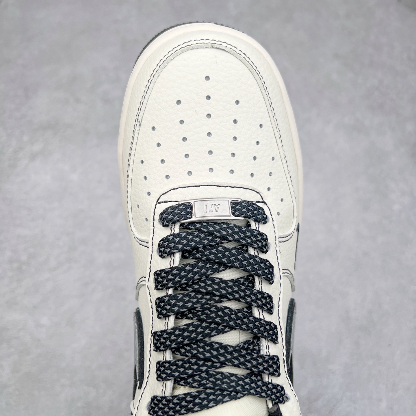 图片[4]-NK Air Force 1´07 Low 空军一号低帮百搭休闲运动板鞋 HF7518-050 柔软、弹性十足的缓震性能和出色的中底设计 横跨复古与现代的外型结合 造就出风靡全球 三十多年的Force 1 直到今天还深受青睐 实拍调校N版已经零色差零失真 百分百还原实物色彩所见即所得 不存在货不对板色差等低级问题 选购参考实物拍摄 不混卖不参货 只用心做好货严格选品 承诺混一赔十 尺码：36 36.5 37.5 38 38.5 39 40 40.5 41 42 42.5 43 44 44.5 45-选品中心