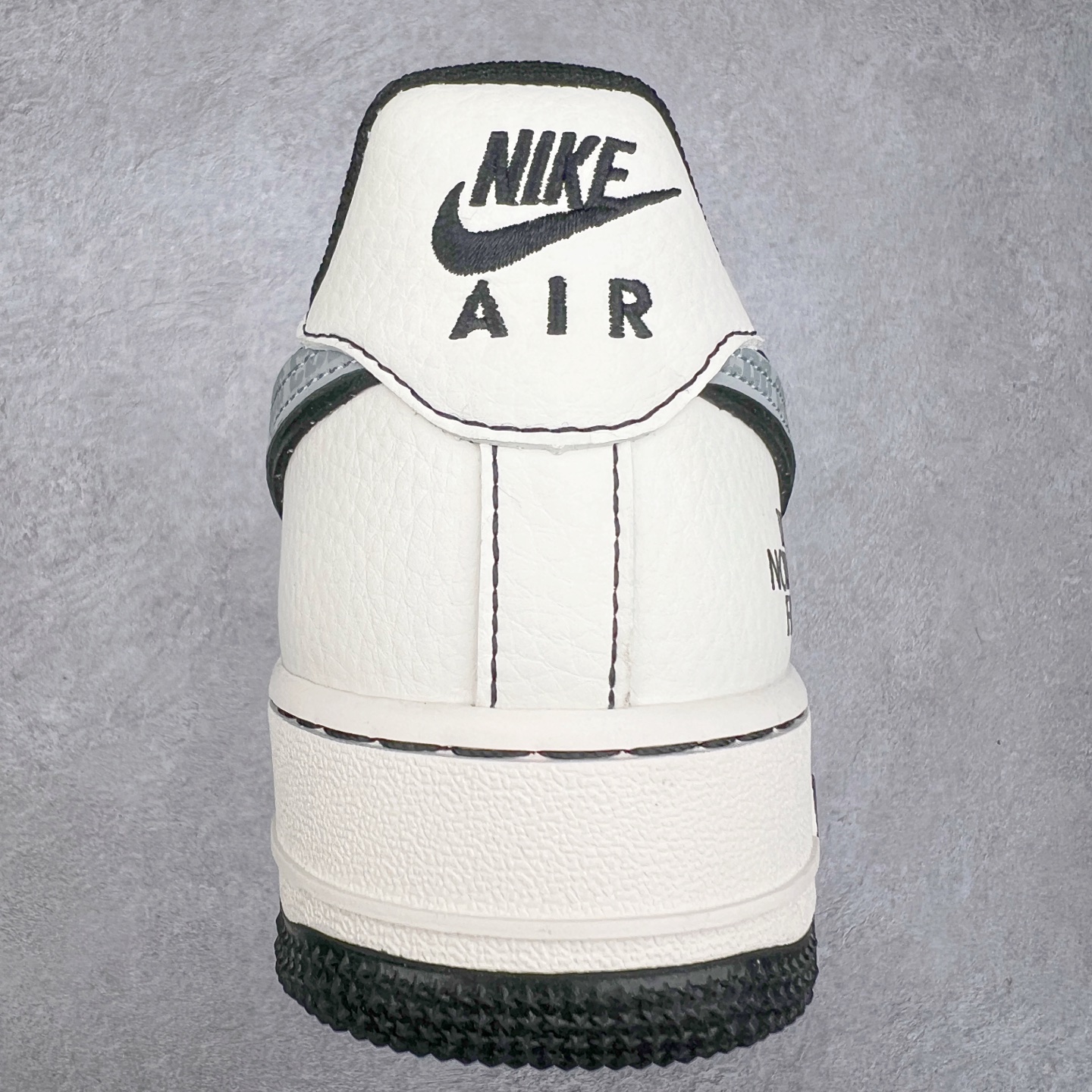 图片[8]-NK Air Force 1´07 Low 空军一号低帮百搭休闲运动板鞋 HF7518-050 柔软、弹性十足的缓震性能和出色的中底设计 横跨复古与现代的外型结合 造就出风靡全球 三十多年的Force 1 直到今天还深受青睐 实拍调校N版已经零色差零失真 百分百还原实物色彩所见即所得 不存在货不对板色差等低级问题 选购参考实物拍摄 不混卖不参货 只用心做好货严格选品 承诺混一赔十 尺码：36 36.5 37.5 38 38.5 39 40 40.5 41 42 42.5 43 44 44.5 45-选品中心