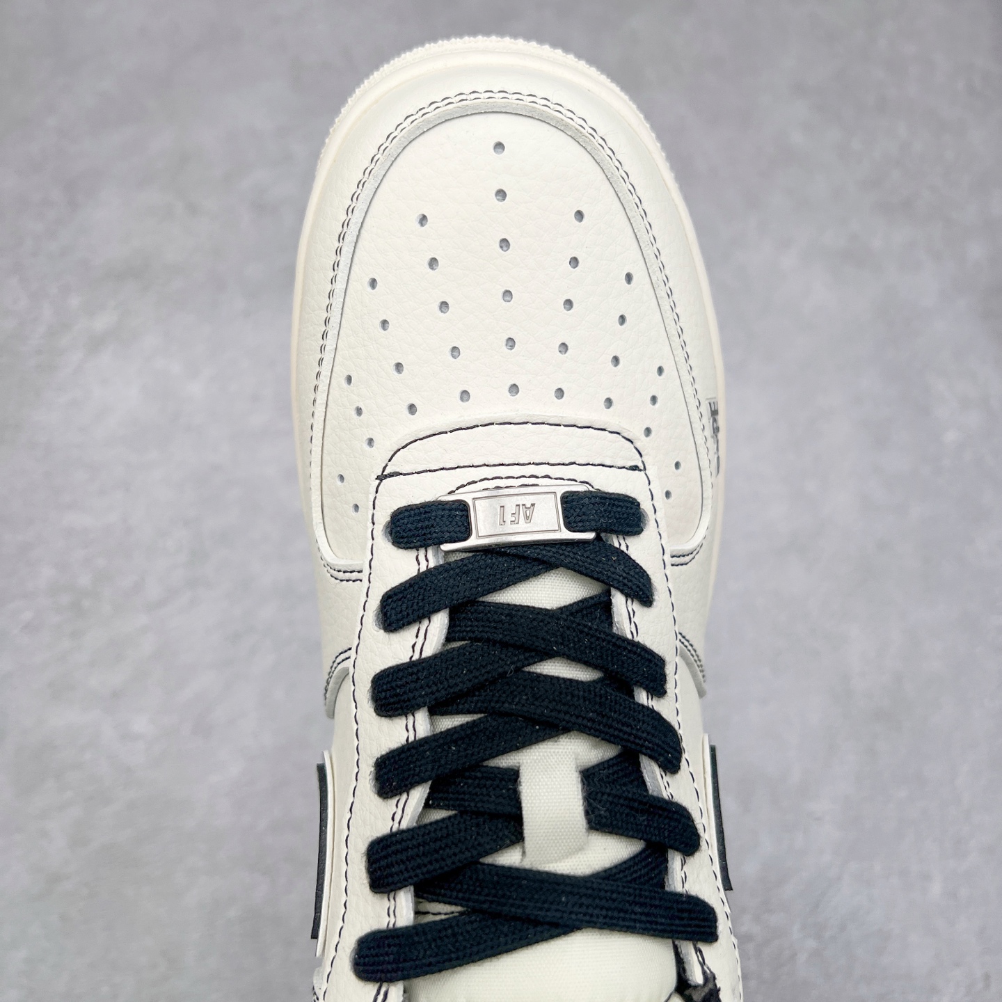 图片[4]-NK Air Force 1´07 Low 空军一号低帮百搭休闲运动板鞋 XS1958-523 柔软、弹性十足的缓震性能和出色的中底设计 横跨复古与现代的外型结合 造就出风靡全球 三十多年的Force 1 直到今天还深受青睐 实拍调校N版已经零色差零失真 百分百还原实物色彩所见即所得 不存在货不对板色差等低级问题 选购参考实物拍摄 不混卖不参货 只用心做好货严格选品 承诺混一赔十 尺码：36 36.5 37.5 38 38.5 39 40 40.5 41 42 42.5 43 44 44.5 45-选品中心