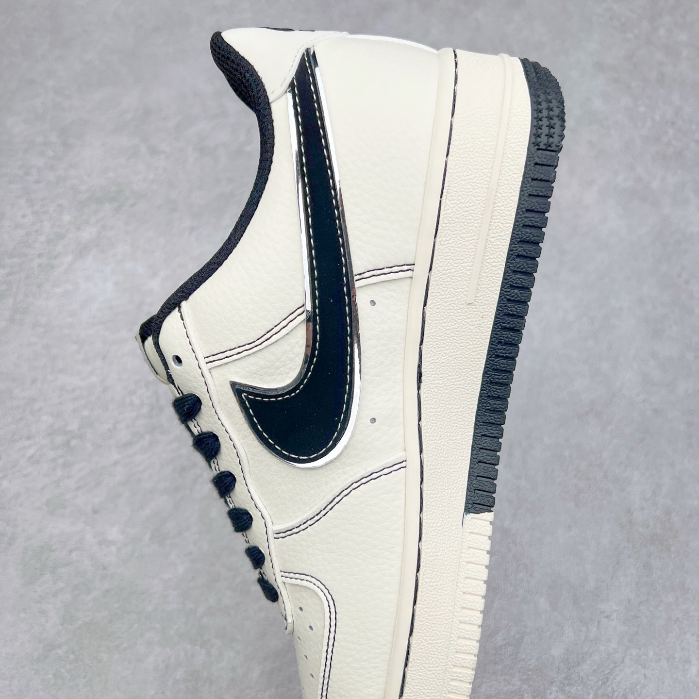 图片[7]-NK Air Force 1´07 Low 空军一号低帮百搭休闲运动板鞋 XS1958-523 柔软、弹性十足的缓震性能和出色的中底设计 横跨复古与现代的外型结合 造就出风靡全球 三十多年的Force 1 直到今天还深受青睐 实拍调校N版已经零色差零失真 百分百还原实物色彩所见即所得 不存在货不对板色差等低级问题 选购参考实物拍摄 不混卖不参货 只用心做好货严格选品 承诺混一赔十 尺码：36 36.5 37.5 38 38.5 39 40 40.5 41 42 42.5 43 44 44.5 45-选品中心