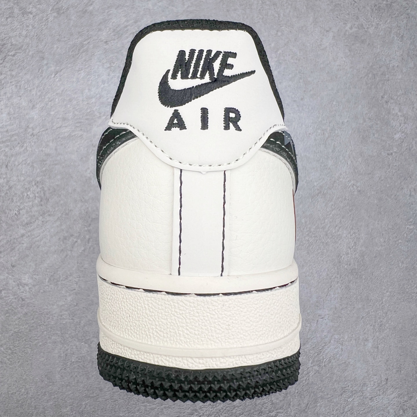 图片[8]-NK Air Force 1´07 Low 空军一号低帮百搭休闲运动板鞋 XS1958-523 柔软、弹性十足的缓震性能和出色的中底设计 横跨复古与现代的外型结合 造就出风靡全球 三十多年的Force 1 直到今天还深受青睐 实拍调校N版已经零色差零失真 百分百还原实物色彩所见即所得 不存在货不对板色差等低级问题 选购参考实物拍摄 不混卖不参货 只用心做好货严格选品 承诺混一赔十 尺码：36 36.5 37.5 38 38.5 39 40 40.5 41 42 42.5 43 44 44.5 45-选品中心