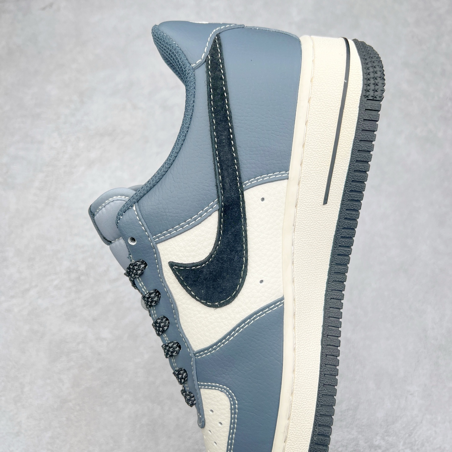 图片[7]-NK Air Force 1´07 Low 空军一号低帮百搭休闲运动板鞋 XZ3328-198 柔软、弹性十足的缓震性能和出色的中底设计 横跨复古与现代的外型结合 造就出风靡全球 三十多年的Force 1 直到今天还深受青睐 实拍调校N版已经零色差零失真 百分百还原实物色彩所见即所得 不存在货不对板色差等低级问题 选购参考实物拍摄 不混卖不参货 只用心做好货严格选品 承诺混一赔十 尺码：36 36.5 37.5 38 38.5 39 40 40.5 41 42 42.5 43 44 44.5 45-选品中心