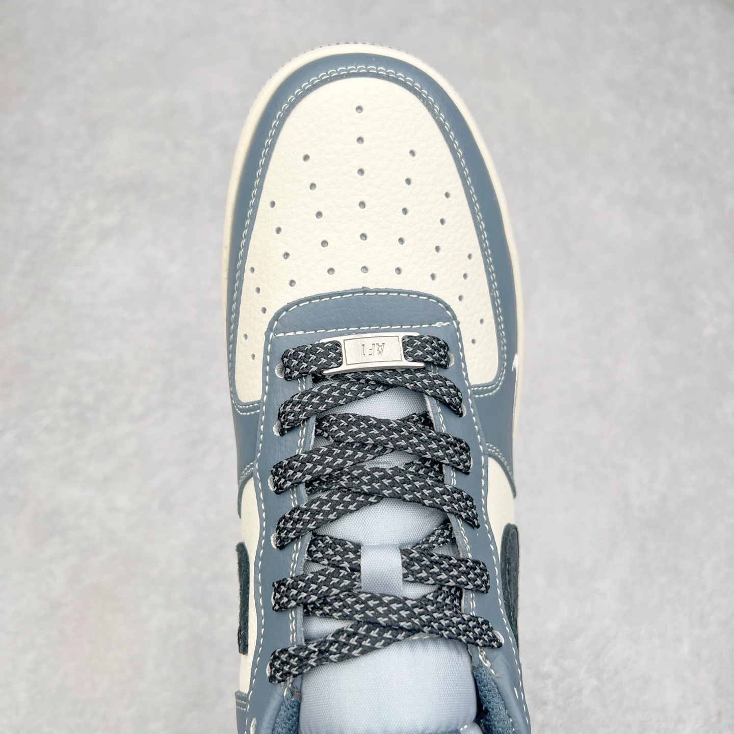 图片[4]-NK Air Force 1´07 Low 空军一号低帮百搭休闲运动板鞋 XZ3328-198 柔软、弹性十足的缓震性能和出色的中底设计 横跨复古与现代的外型结合 造就出风靡全球 三十多年的Force 1 直到今天还深受青睐 实拍调校N版已经零色差零失真 百分百还原实物色彩所见即所得 不存在货不对板色差等低级问题 选购参考实物拍摄 不混卖不参货 只用心做好货严格选品 承诺混一赔十 尺码：36 36.5 37.5 38 38.5 39 40 40.5 41 42 42.5 43 44 44.5 45-选品中心