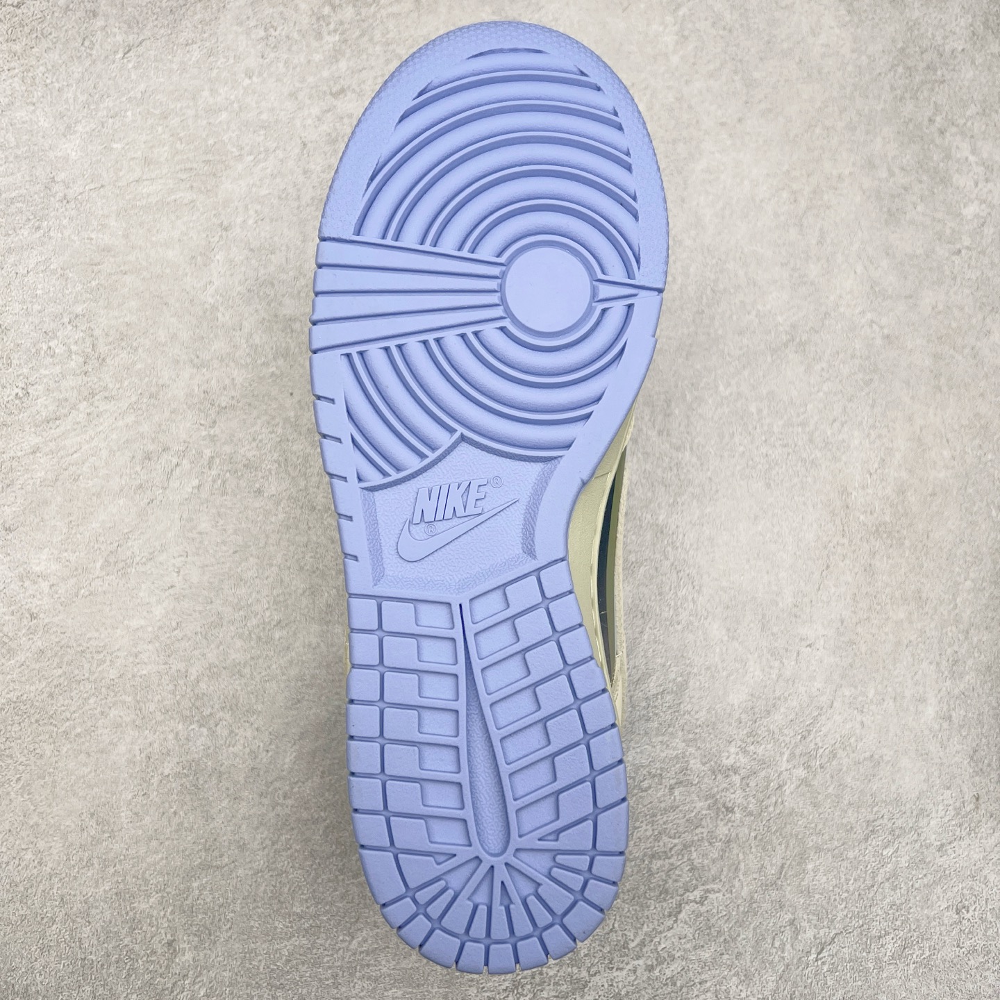 图片[9]-NK Dunk Low 定制配色 MU0232-363 大厂出品 极力推荐 原装头层材料 独家版型蒸餾加工帶來的是更好的视觉和脚感体验大厂纯原品质出货 清洁度 电绣工艺 皮料切割干净无任何毛边 细节完美 实拍调校N版已经零色差零失真 百分百还原实物色彩所见即所得 不存在货不对板色差等低级问题 选购参考实物拍摄 不混卖不参货 只用心做好货严格选品 承诺混一赔十 尺码：36 36.5 37.5 38 38.5 39 40 40.5 41 42 42.5 43 44 44.5 45-选品中心