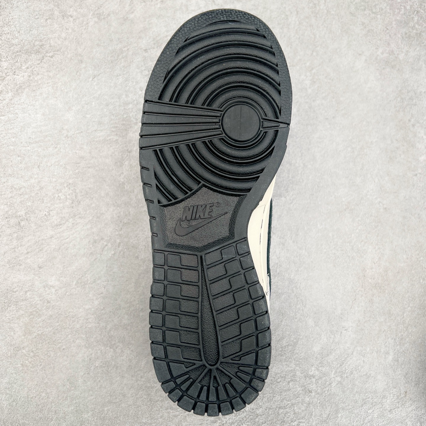 图片[9]-NK Dunk Low 定制配色 YX5066-233 大厂出品 极力推荐 原装头层材料 独家版型蒸餾加工帶來的是更好的视觉和脚感体验大厂纯原品质出货 清洁度 电绣工艺 皮料切割干净无任何毛边 细节完美 实拍调校N版已经零色差零失真 百分百还原实物色彩所见即所得 不存在货不对板色差等低级问题 选购参考实物拍摄 不混卖不参货 只用心做好货严格选品 承诺混一赔十 尺码：36 36.5 37.5 38 38.5 39 40 40.5 41 42 42.5 43 44 44.5 45-选品中心