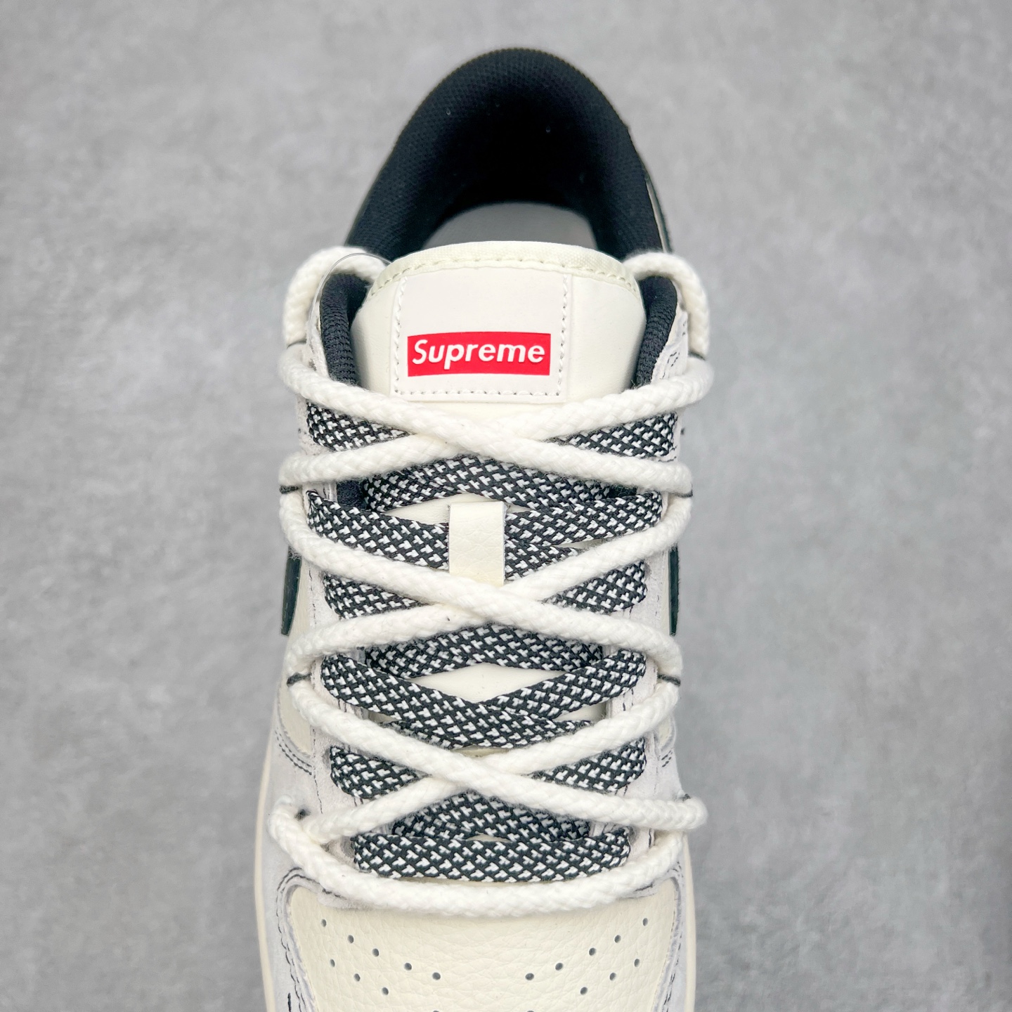 图片[5]-NK Dunk Low 定制配色 YX5066-233 大厂出品 极力推荐 原装头层材料 独家版型蒸餾加工帶來的是更好的视觉和脚感体验大厂纯原品质出货 清洁度 电绣工艺 皮料切割干净无任何毛边 细节完美 实拍调校N版已经零色差零失真 百分百还原实物色彩所见即所得 不存在货不对板色差等低级问题 选购参考实物拍摄 不混卖不参货 只用心做好货严格选品 承诺混一赔十 尺码：36 36.5 37.5 38 38.5 39 40 40.5 41 42 42.5 43 44 44.5 45-选品中心