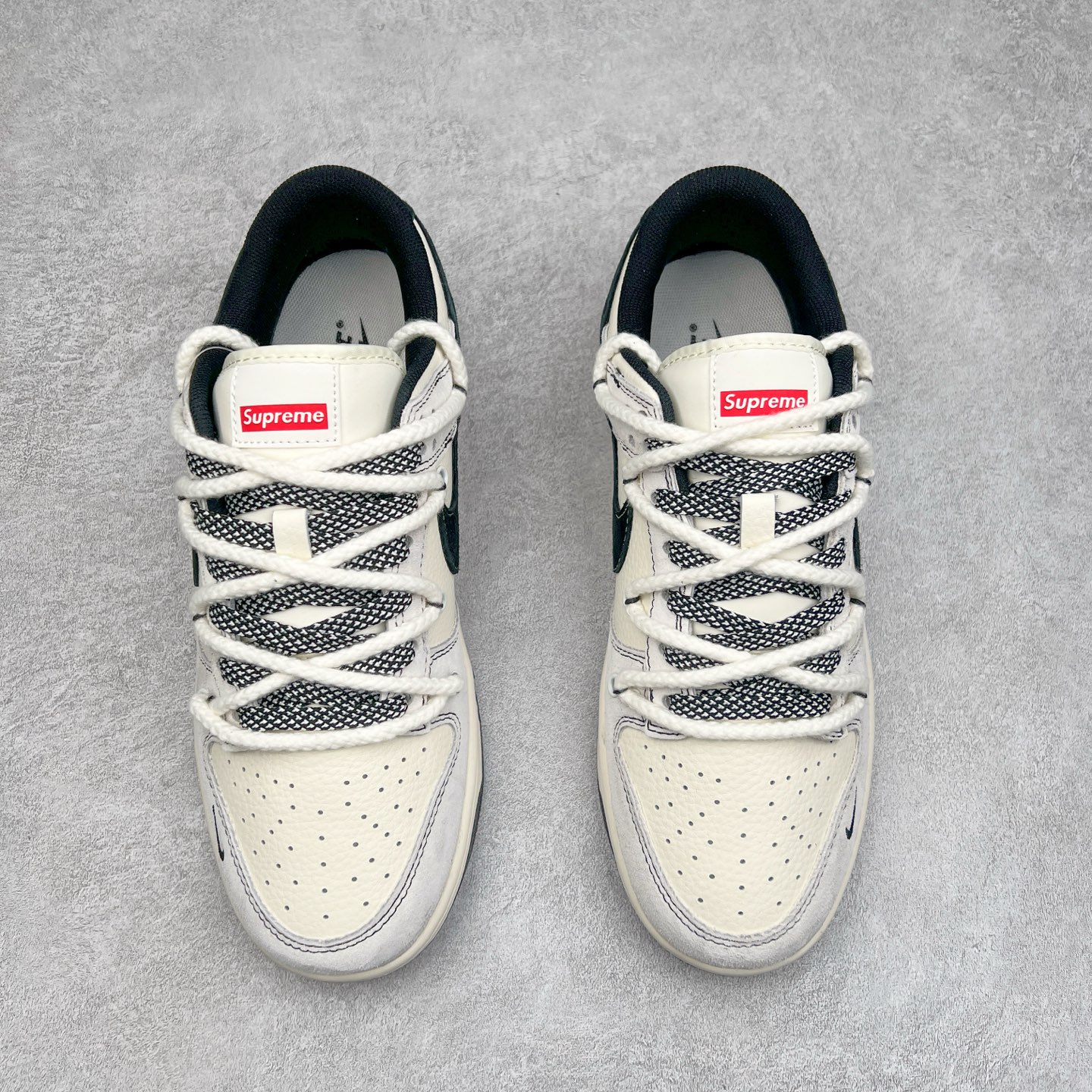 图片[2]-NK Dunk Low 定制配色 YX5066-233 大厂出品 极力推荐 原装头层材料 独家版型蒸餾加工帶來的是更好的视觉和脚感体验大厂纯原品质出货 清洁度 电绣工艺 皮料切割干净无任何毛边 细节完美 实拍调校N版已经零色差零失真 百分百还原实物色彩所见即所得 不存在货不对板色差等低级问题 选购参考实物拍摄 不混卖不参货 只用心做好货严格选品 承诺混一赔十 尺码：36 36.5 37.5 38 38.5 39 40 40.5 41 42 42.5 43 44 44.5 45-选品中心