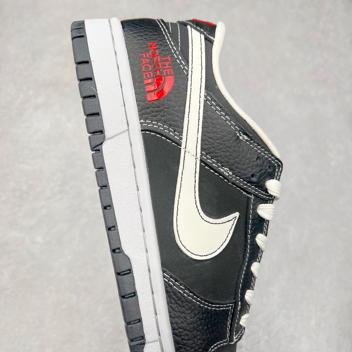 图片[6]-NK Dunk Low 定制配色 SC9207-403 大厂出品 极力推荐 原装头层材料 独家版型蒸餾加工帶來的是更好的视觉和脚感体验大厂纯原品质出货 清洁度 电绣工艺 皮料切割干净无任何毛边 细节完美 实拍调校N版已经零色差零失真 百分百还原实物色彩所见即所得 不存在货不对板色差等低级问题 选购参考实物拍摄 不混卖不参货 只用心做好货严格选品 承诺混一赔十 尺码：36 36.5 37.5 38 38.5 39 40 40.5 41 42 42.5 43 44 44.5 45-选品中心