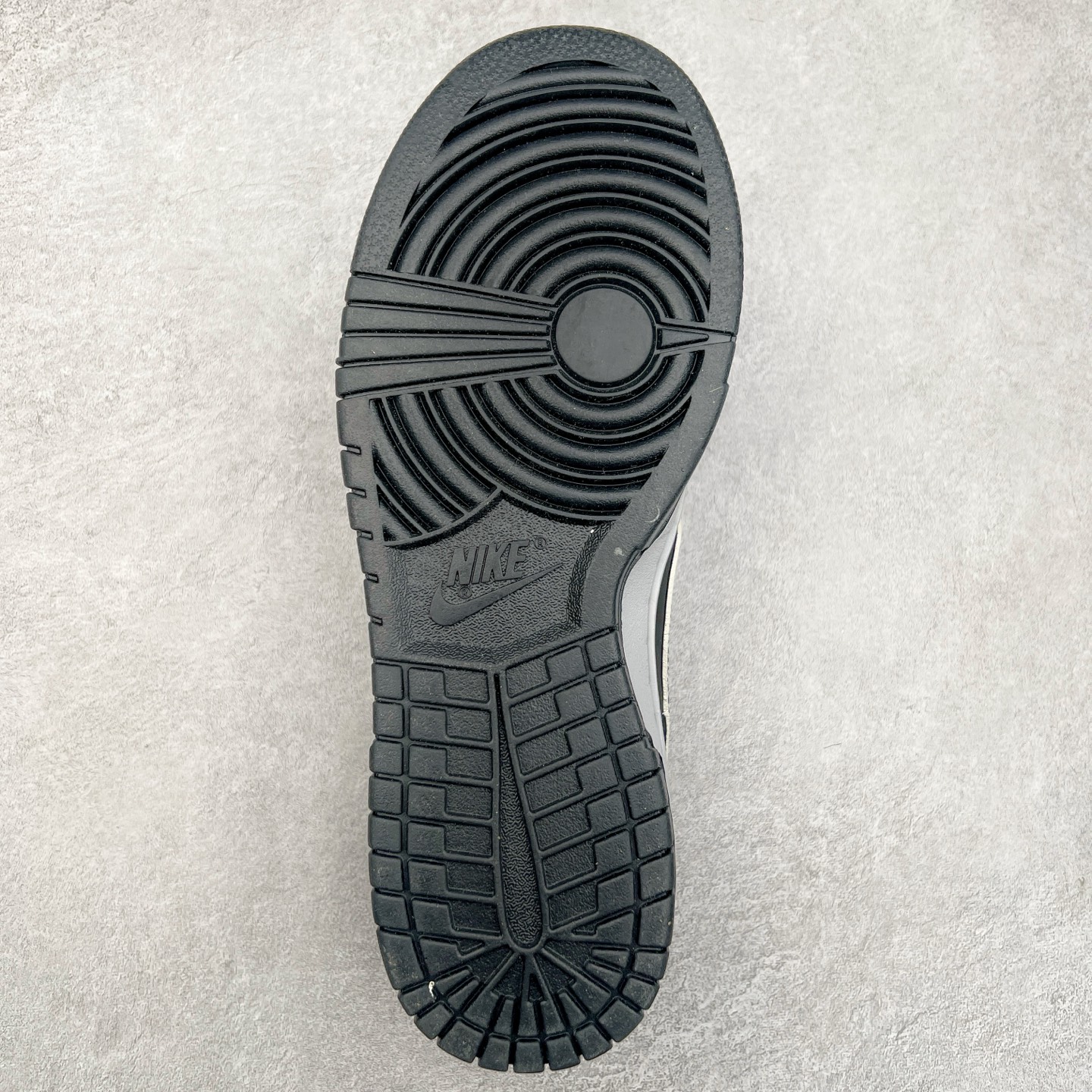 图片[9]-NK Dunk Low 定制配色 SC9207-403 大厂出品 极力推荐 原装头层材料 独家版型蒸餾加工帶來的是更好的视觉和脚感体验大厂纯原品质出货 清洁度 电绣工艺 皮料切割干净无任何毛边 细节完美 实拍调校N版已经零色差零失真 百分百还原实物色彩所见即所得 不存在货不对板色差等低级问题 选购参考实物拍摄 不混卖不参货 只用心做好货严格选品 承诺混一赔十 尺码：36 36.5 37.5 38 38.5 39 40 40.5 41 42 42.5 43 44 44.5 45-选品中心