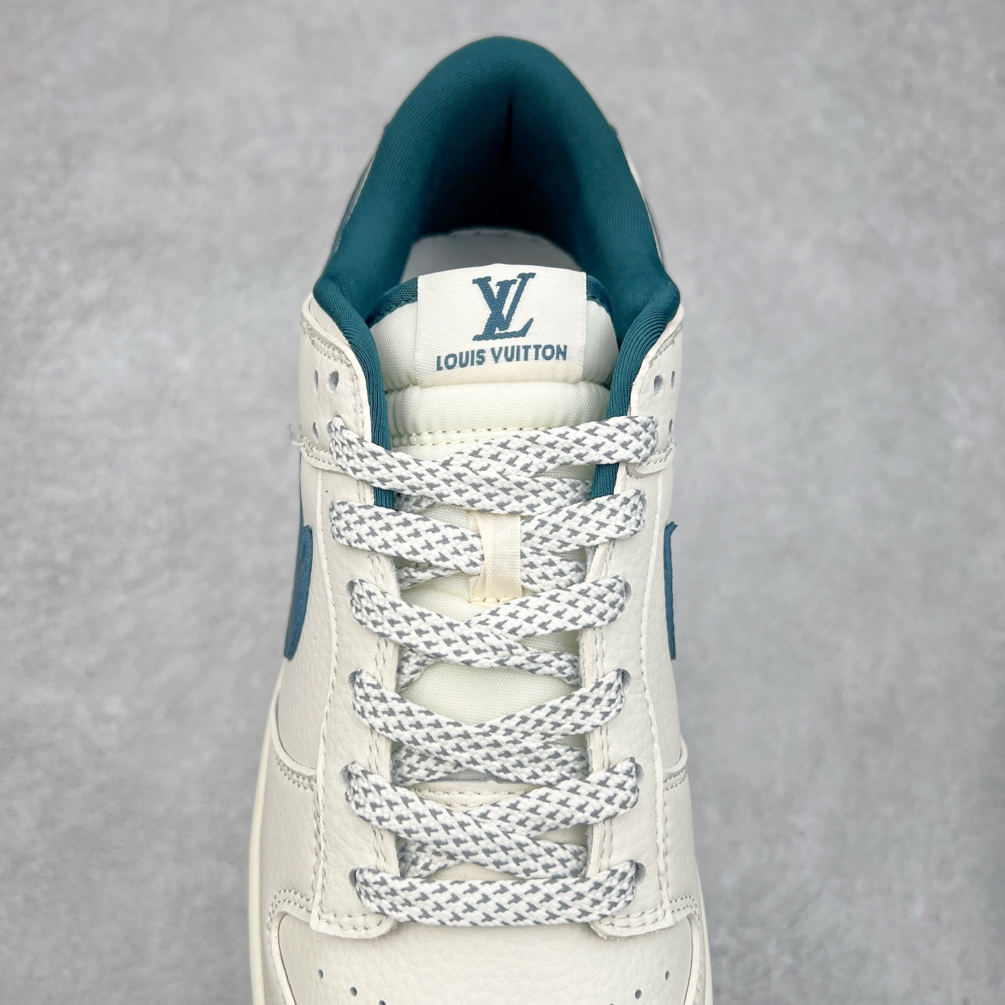 图片[5]-NK Dunk Low 定制配色 CF3688-004 大厂出品 极力推荐 原装头层材料 独家版型蒸餾加工帶來的是更好的视觉和脚感体验大厂纯原品质出货 清洁度 电绣工艺 皮料切割干净无任何毛边 细节完美 实拍调校N版已经零色差零失真 百分百还原实物色彩所见即所得 不存在货不对板色差等低级问题 选购参考实物拍摄 不混卖不参货 只用心做好货严格选品 承诺混一赔十 尺码：36 36.5 37.5 38 38.5 39 40 40.5 41 42 42.5 43 44 44.5 45-选品中心