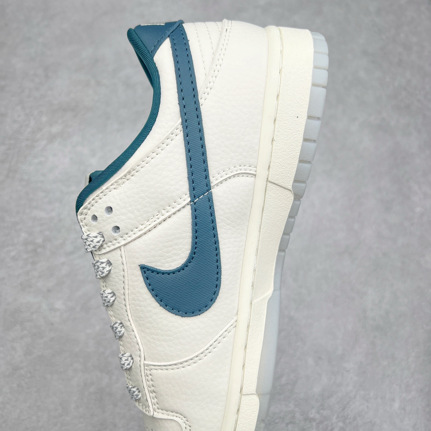 图片[7]-NK Dunk Low 定制配色 CF3688-004 大厂出品 极力推荐 原装头层材料 独家版型蒸餾加工帶來的是更好的视觉和脚感体验大厂纯原品质出货 清洁度 电绣工艺 皮料切割干净无任何毛边 细节完美 实拍调校N版已经零色差零失真 百分百还原实物色彩所见即所得 不存在货不对板色差等低级问题 选购参考实物拍摄 不混卖不参货 只用心做好货严格选品 承诺混一赔十 尺码：36 36.5 37.5 38 38.5 39 40 40.5 41 42 42.5 43 44 44.5 45-选品中心