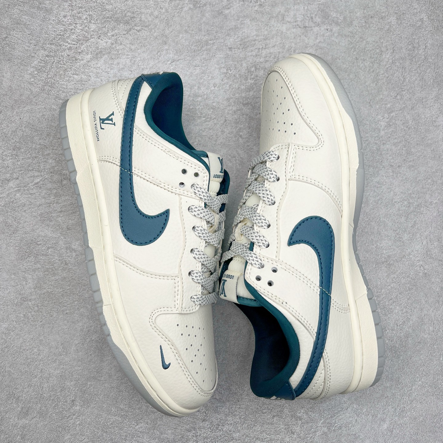 图片[3]-NK Dunk Low 定制配色 CF3688-004 大厂出品 极力推荐 原装头层材料 独家版型蒸餾加工帶來的是更好的视觉和脚感体验大厂纯原品质出货 清洁度 电绣工艺 皮料切割干净无任何毛边 细节完美 实拍调校N版已经零色差零失真 百分百还原实物色彩所见即所得 不存在货不对板色差等低级问题 选购参考实物拍摄 不混卖不参货 只用心做好货严格选品 承诺混一赔十 尺码：36 36.5 37.5 38 38.5 39 40 40.5 41 42 42.5 43 44 44.5 45-选品中心