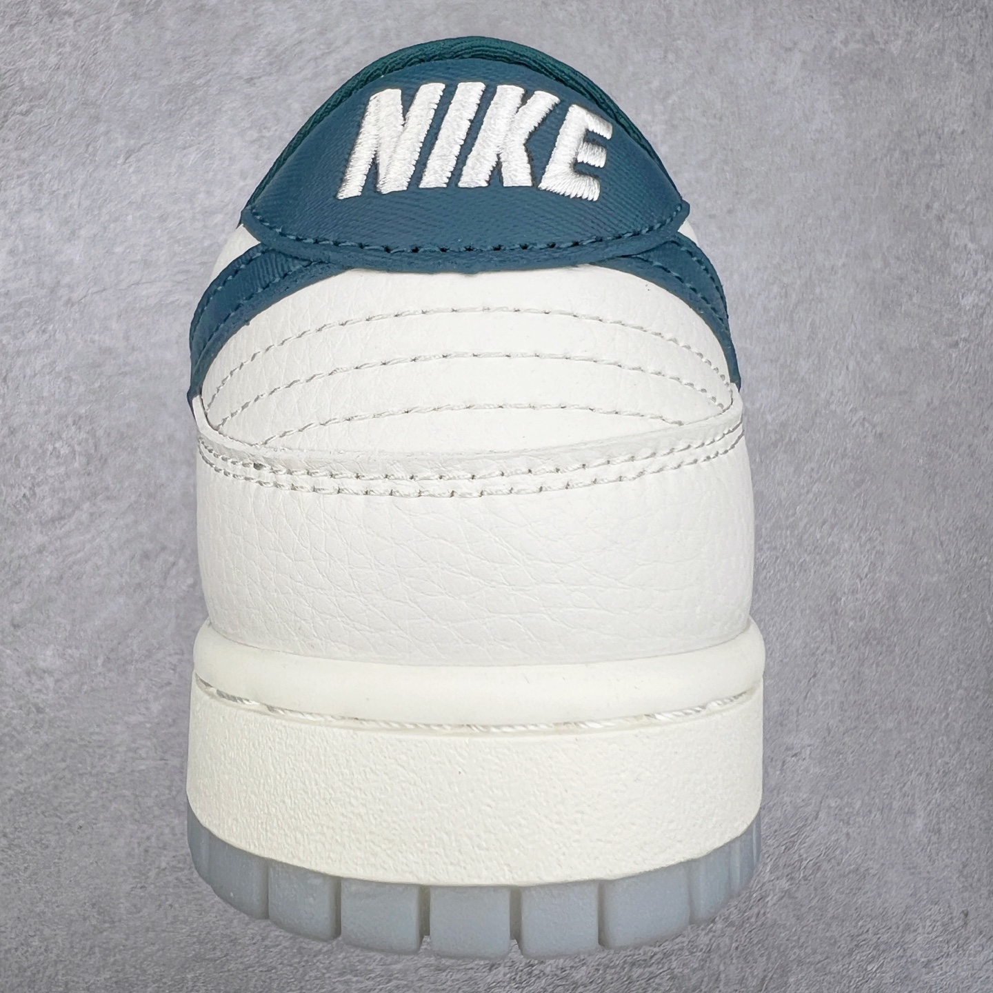 图片[8]-NK Dunk Low 定制配色 CF3688-004 大厂出品 极力推荐 原装头层材料 独家版型蒸餾加工帶來的是更好的视觉和脚感体验大厂纯原品质出货 清洁度 电绣工艺 皮料切割干净无任何毛边 细节完美 实拍调校N版已经零色差零失真 百分百还原实物色彩所见即所得 不存在货不对板色差等低级问题 选购参考实物拍摄 不混卖不参货 只用心做好货严格选品 承诺混一赔十 尺码：36 36.5 37.5 38 38.5 39 40 40.5 41 42 42.5 43 44 44.5 45-选品中心