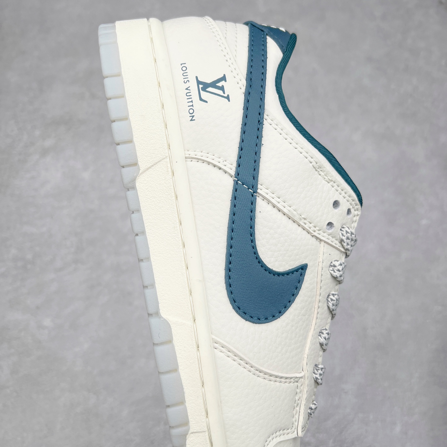 图片[6]-NK Dunk Low 定制配色 CF3688-004 大厂出品 极力推荐 原装头层材料 独家版型蒸餾加工帶來的是更好的视觉和脚感体验大厂纯原品质出货 清洁度 电绣工艺 皮料切割干净无任何毛边 细节完美 实拍调校N版已经零色差零失真 百分百还原实物色彩所见即所得 不存在货不对板色差等低级问题 选购参考实物拍摄 不混卖不参货 只用心做好货严格选品 承诺混一赔十 尺码：36 36.5 37.5 38 38.5 39 40 40.5 41 42 42.5 43 44 44.5 45-选品中心