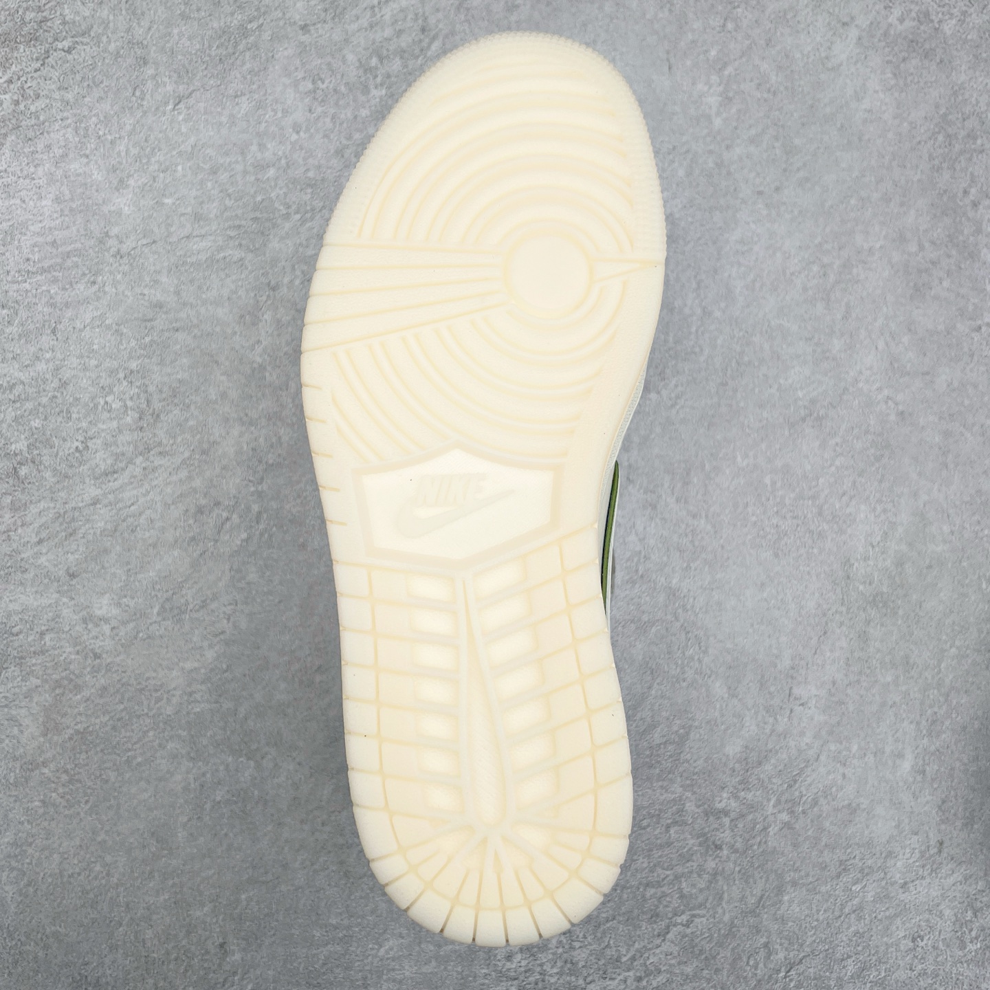 图片[9]-TS x Air Jordan AJ1 Low 倒钩低帮联名定制配色 XY2688-119 原厂内置气垫魔块 A模大底 头层小牛皮 鞋舌AJ原厂专用牛津布+AJ专用反口珍珠布+原厂无杂质高弹内里海棉+特殊封边弹力鞋带 实拍调校N版已经零色差零失真 百分百还原实物色彩所见即所得 不存在货不对板色差等低级问题 选购参考实物拍摄 不混卖不参货 只用心做好货严格选品 承诺混一赔十 尺码：36 36.5 37.5 38 38.5 39 40 40.5 41 42 42.5 43 44 44.5 45-选品中心