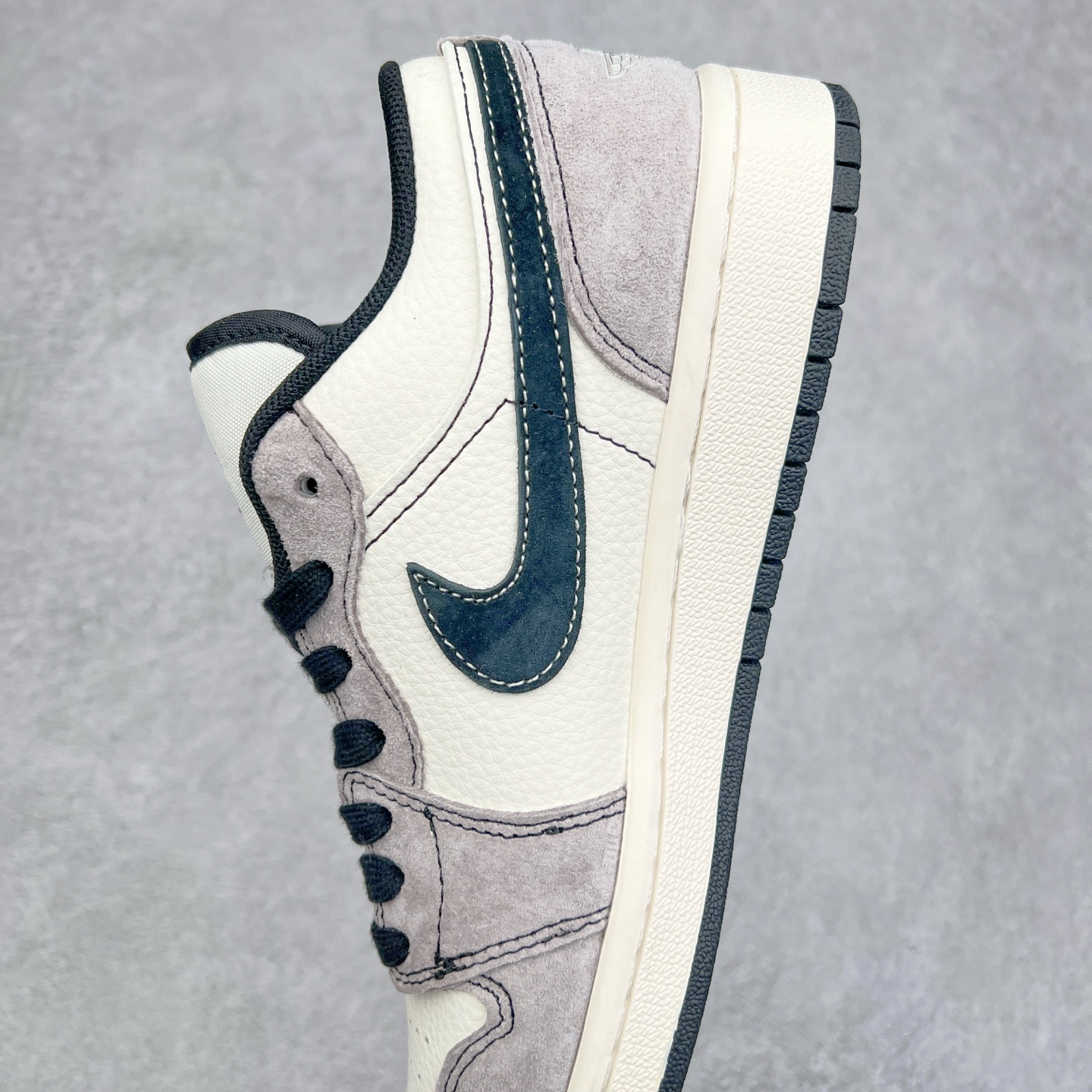 图片[7]-Air Jordan AJ1 Low 低帮定制 SJ9950-052 原厂内置气垫魔块 A模大底 头层小牛皮 鞋舌AJ原厂专用牛津布+AJ专用反口珍珠布+原厂无杂质高弹内里海棉+特殊封边弹力鞋带 尺码：36 36.5 37.5 38 38.5 39 40 40.5 41 42 42.5 43 44 44.5 45-选品中心