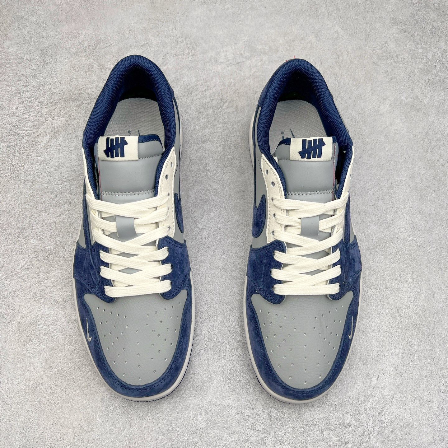 图片[2]-TS x Air Jordan AJ1 Low 倒钩低帮联名定制配色 CF3688-026 原厂内置气垫魔块 A模大底 头层小牛皮 鞋舌AJ原厂专用牛津布+AJ专用反口珍珠布+原厂无杂质高弹内里海棉+特殊封边弹力鞋带 实拍调校N版已经零色差零失真 百分百还原实物色彩所见即所得 不存在货不对板色差等低级问题 选购参考实物拍摄 不混卖不参货 只用心做好货严格选品 承诺混一赔十 尺码：36 36.5 37.5 38 38.5 39 40 40.5 41 42 42.5 43 44 44.5 45-选品中心