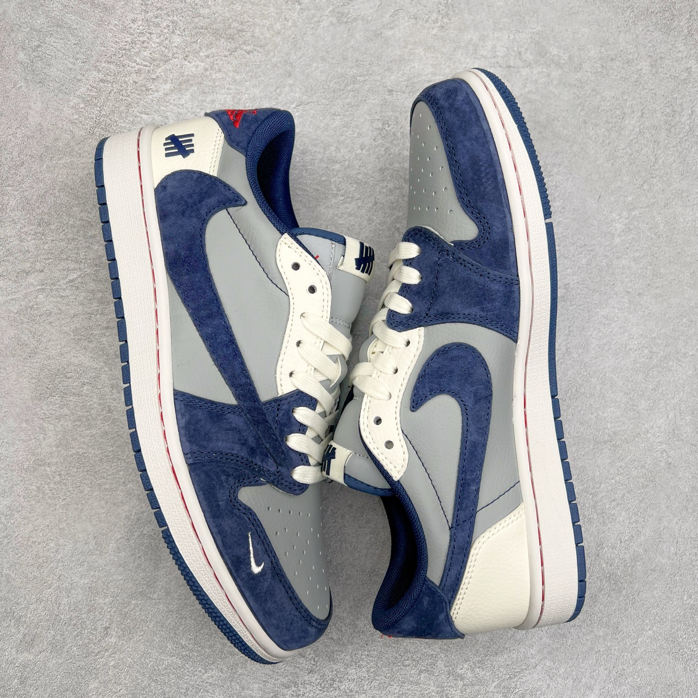 图片[3]-TS x Air Jordan AJ1 Low 倒钩低帮联名定制配色 CF3688-026 原厂内置气垫魔块 A模大底 头层小牛皮 鞋舌AJ原厂专用牛津布+AJ专用反口珍珠布+原厂无杂质高弹内里海棉+特殊封边弹力鞋带 实拍调校N版已经零色差零失真 百分百还原实物色彩所见即所得 不存在货不对板色差等低级问题 选购参考实物拍摄 不混卖不参货 只用心做好货严格选品 承诺混一赔十 尺码：36 36.5 37.5 38 38.5 39 40 40.5 41 42 42.5 43 44 44.5 45-选品中心