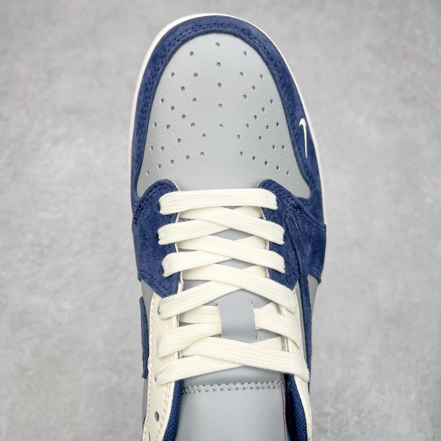 图片[4]-TS x Air Jordan AJ1 Low 倒钩低帮联名定制配色 CF3688-026 原厂内置气垫魔块 A模大底 头层小牛皮 鞋舌AJ原厂专用牛津布+AJ专用反口珍珠布+原厂无杂质高弹内里海棉+特殊封边弹力鞋带 实拍调校N版已经零色差零失真 百分百还原实物色彩所见即所得 不存在货不对板色差等低级问题 选购参考实物拍摄 不混卖不参货 只用心做好货严格选品 承诺混一赔十 尺码：36 36.5 37.5 38 38.5 39 40 40.5 41 42 42.5 43 44 44.5 45-选品中心