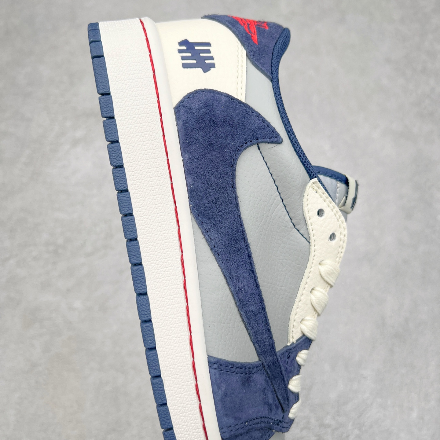 图片[6]-TS x Air Jordan AJ1 Low 倒钩低帮联名定制配色 CF3688-026 原厂内置气垫魔块 A模大底 头层小牛皮 鞋舌AJ原厂专用牛津布+AJ专用反口珍珠布+原厂无杂质高弹内里海棉+特殊封边弹力鞋带 实拍调校N版已经零色差零失真 百分百还原实物色彩所见即所得 不存在货不对板色差等低级问题 选购参考实物拍摄 不混卖不参货 只用心做好货严格选品 承诺混一赔十 尺码：36 36.5 37.5 38 38.5 39 40 40.5 41 42 42.5 43 44 44.5 45-选品中心