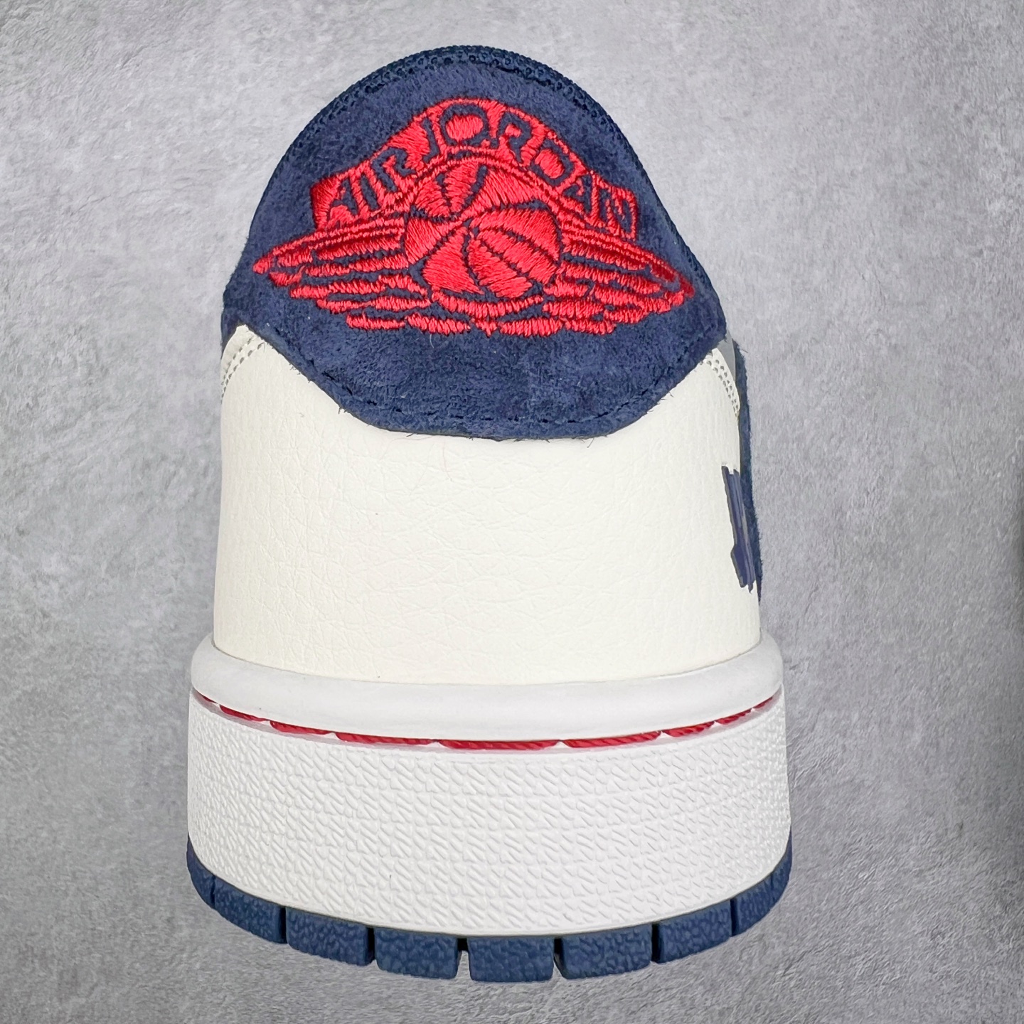 图片[8]-TS x Air Jordan AJ1 Low 倒钩低帮联名定制配色 CF3688-026 原厂内置气垫魔块 A模大底 头层小牛皮 鞋舌AJ原厂专用牛津布+AJ专用反口珍珠布+原厂无杂质高弹内里海棉+特殊封边弹力鞋带 实拍调校N版已经零色差零失真 百分百还原实物色彩所见即所得 不存在货不对板色差等低级问题 选购参考实物拍摄 不混卖不参货 只用心做好货严格选品 承诺混一赔十 尺码：36 36.5 37.5 38 38.5 39 40 40.5 41 42 42.5 43 44 44.5 45-选品中心