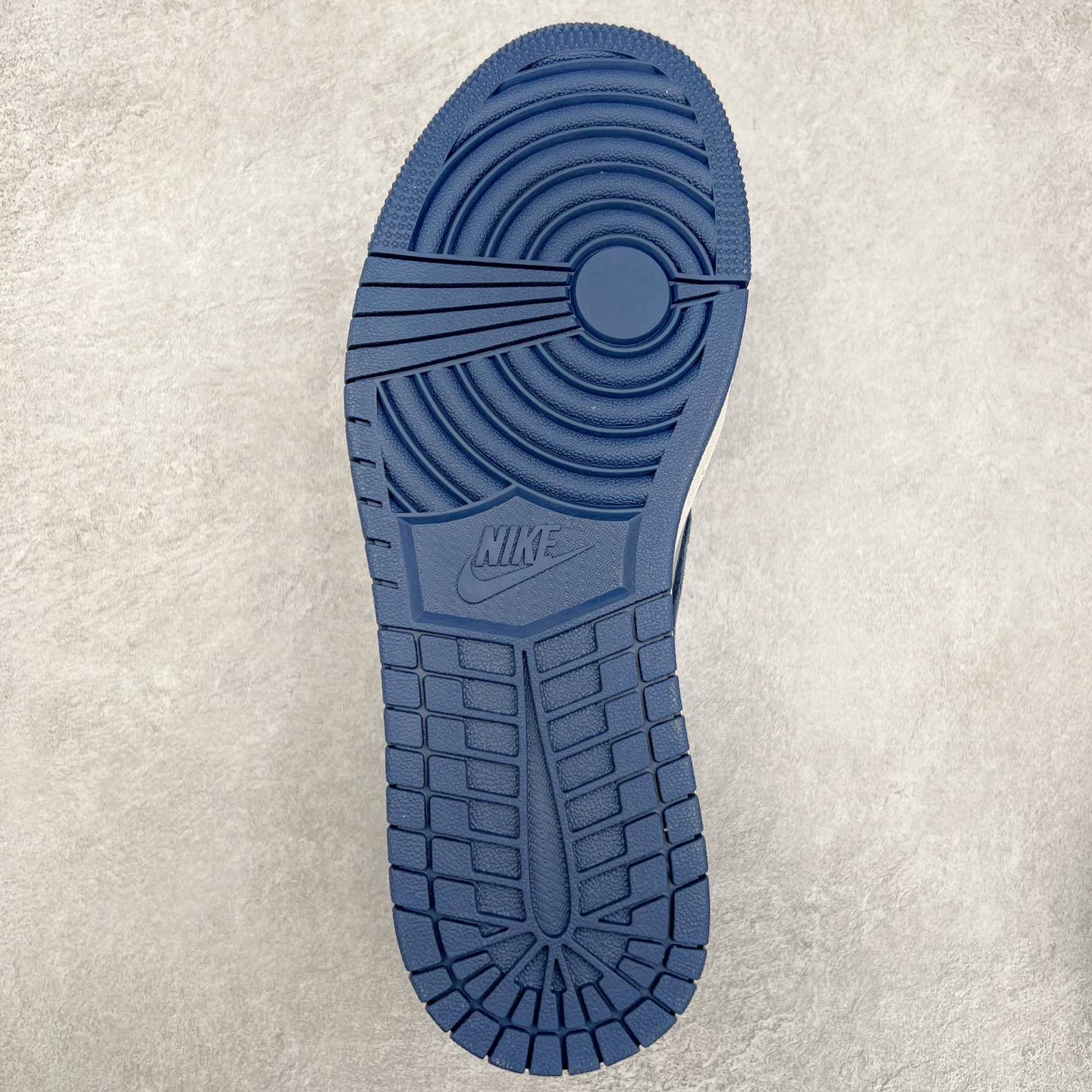 图片[9]-TS x Air Jordan AJ1 Low 倒钩低帮联名定制配色 CF3688-026 原厂内置气垫魔块 A模大底 头层小牛皮 鞋舌AJ原厂专用牛津布+AJ专用反口珍珠布+原厂无杂质高弹内里海棉+特殊封边弹力鞋带 实拍调校N版已经零色差零失真 百分百还原实物色彩所见即所得 不存在货不对板色差等低级问题 选购参考实物拍摄 不混卖不参货 只用心做好货严格选品 承诺混一赔十 尺码：36 36.5 37.5 38 38.5 39 40 40.5 41 42 42.5 43 44 44.5 45-选品中心