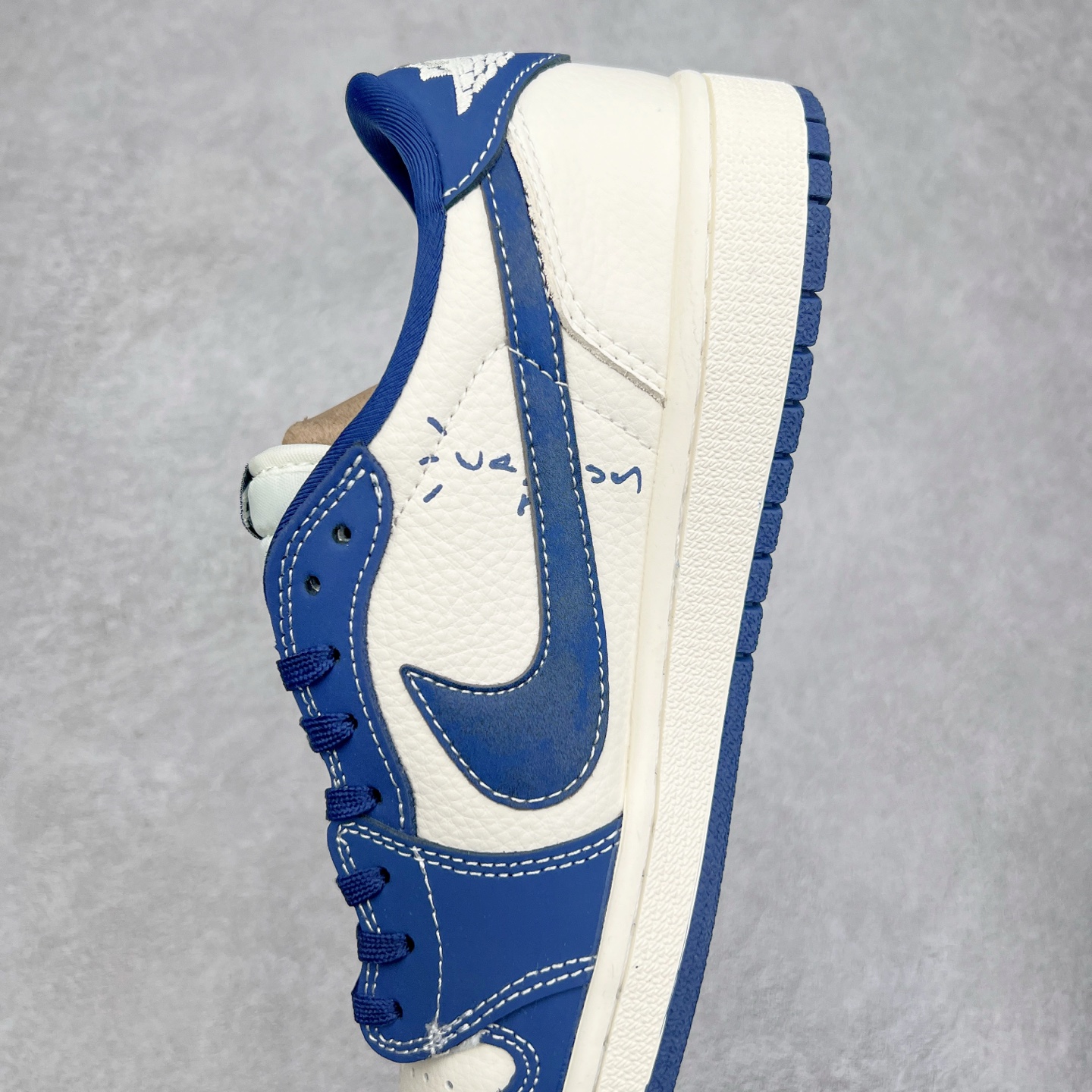 图片[7]-TS x Air Jordan AJ1 Low 倒钩低帮联名定制配色 XS2024-022 原厂内置气垫魔块 A模大底 头层小牛皮 鞋舌AJ原厂专用牛津布+AJ专用反口珍珠布+原厂无杂质高弹内里海棉+特殊封边弹力鞋带 实拍调校N版已经零色差零失真 百分百还原实物色彩所见即所得 不存在货不对板色差等低级问题 选购参考实物拍摄 不混卖不参货 只用心做好货严格选品 承诺混一赔十 尺码：36 36.5 37.5 38 38.5 39 40 40.5 41 42 42.5 43 44 44.5 45-选品中心