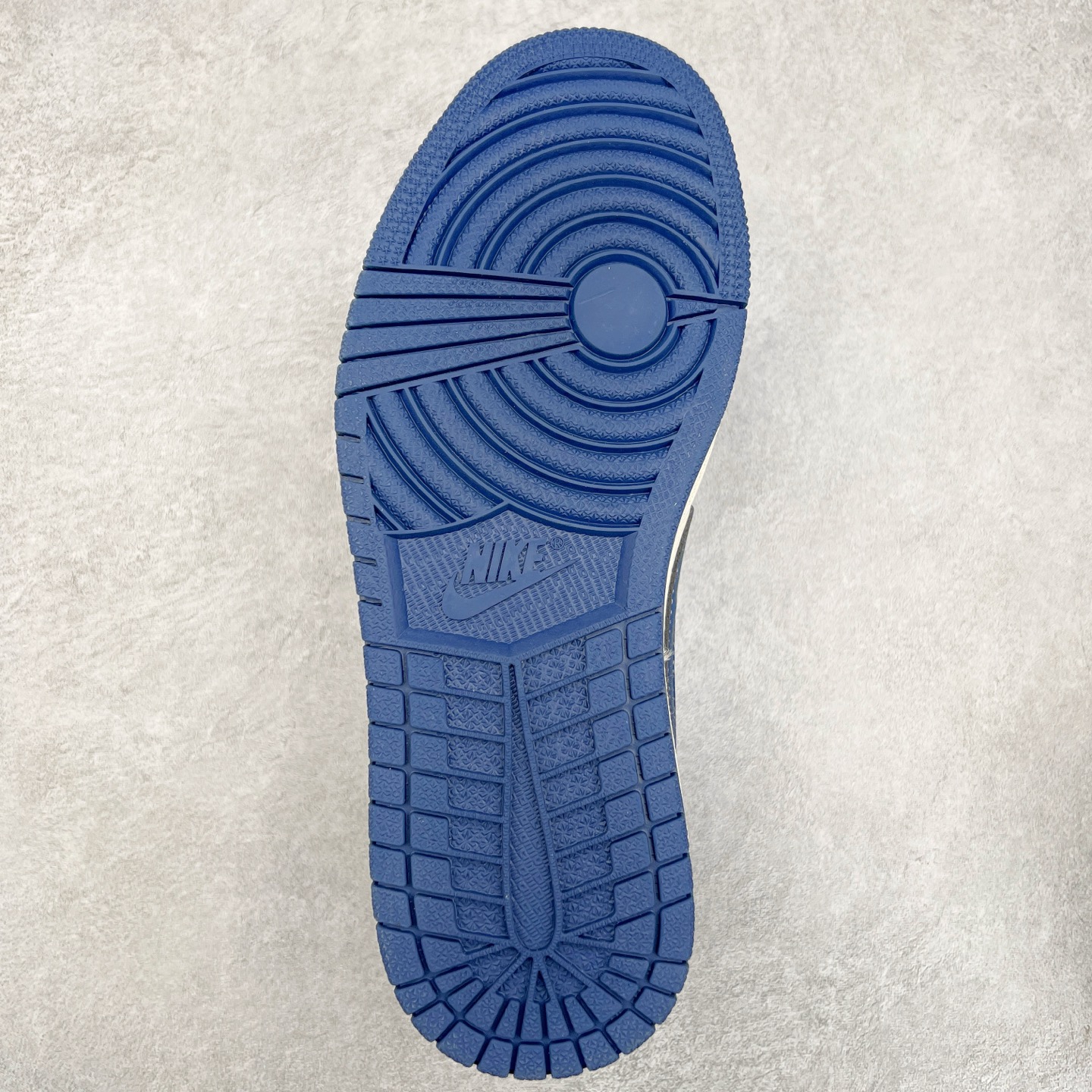 图片[9]-TS x Air Jordan AJ1 Low 倒钩低帮联名定制配色 XS2024-022 原厂内置气垫魔块 A模大底 头层小牛皮 鞋舌AJ原厂专用牛津布+AJ专用反口珍珠布+原厂无杂质高弹内里海棉+特殊封边弹力鞋带 实拍调校N版已经零色差零失真 百分百还原实物色彩所见即所得 不存在货不对板色差等低级问题 选购参考实物拍摄 不混卖不参货 只用心做好货严格选品 承诺混一赔十 尺码：36 36.5 37.5 38 38.5 39 40 40.5 41 42 42.5 43 44 44.5 45-选品中心