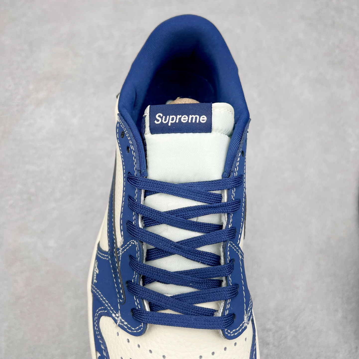 图片[5]-TS x Air Jordan AJ1 Low 倒钩低帮联名定制配色 XS2024-022 原厂内置气垫魔块 A模大底 头层小牛皮 鞋舌AJ原厂专用牛津布+AJ专用反口珍珠布+原厂无杂质高弹内里海棉+特殊封边弹力鞋带 实拍调校N版已经零色差零失真 百分百还原实物色彩所见即所得 不存在货不对板色差等低级问题 选购参考实物拍摄 不混卖不参货 只用心做好货严格选品 承诺混一赔十 尺码：36 36.5 37.5 38 38.5 39 40 40.5 41 42 42.5 43 44 44.5 45-选品中心