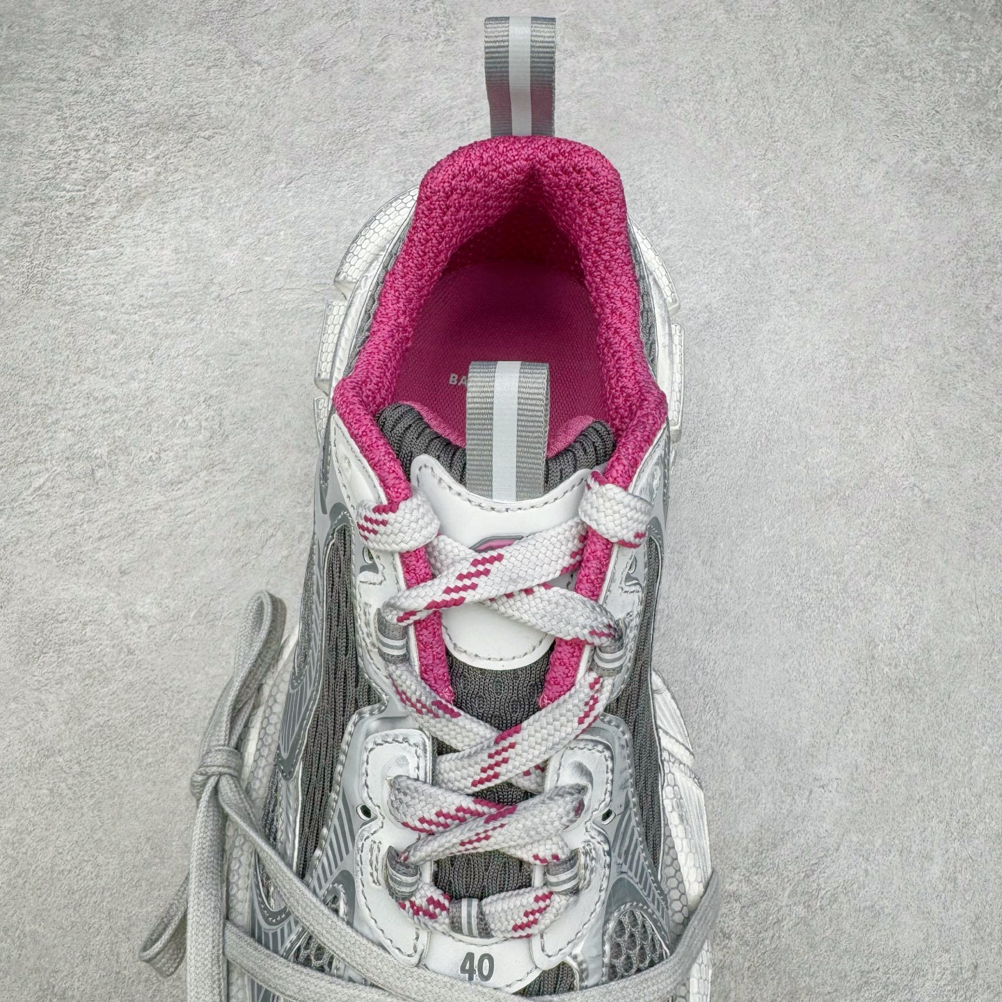 图片[5]-＃VG零售版 BALENCIAGA 3XL Sneakers 巴黎世家十代网布系带低帮走秀复古老爹鞋 全套原纸板楦头开发 最原汁原味的灵魂版型 全鞋荧光划线卡点 胶水把控整洁度追求极致完美 每一双都是工艺品 多重QC质检 超越公司货的品控标准 实实在在的免检产品 原盒原配 正确字体电绣 粗细、位置、大小正确 侧边TPU 透气孔匹配意产原版 正确分离大底 TPU软底 原版一致大底LOGO 立体感十足 原厂皮料水洗做旧 采购原厂网纱 不含皮革 网布材料和聚氨酯 磨损效果 鞋头边缘和后帮 Balenciaga 徽标 鞋面和后跟凸印尺码 鞋舌 3XL 橡胶品牌标识和反光细节 鞋帮拉袢和鞋舌拉祥 配反光细节 备用鞋带在鞋履前侧 可在穿着前取下 便于不同造型搭配 正常尺码 尺码：35 36 37 38 39 40 41 42 43 44 45 46-选品中心