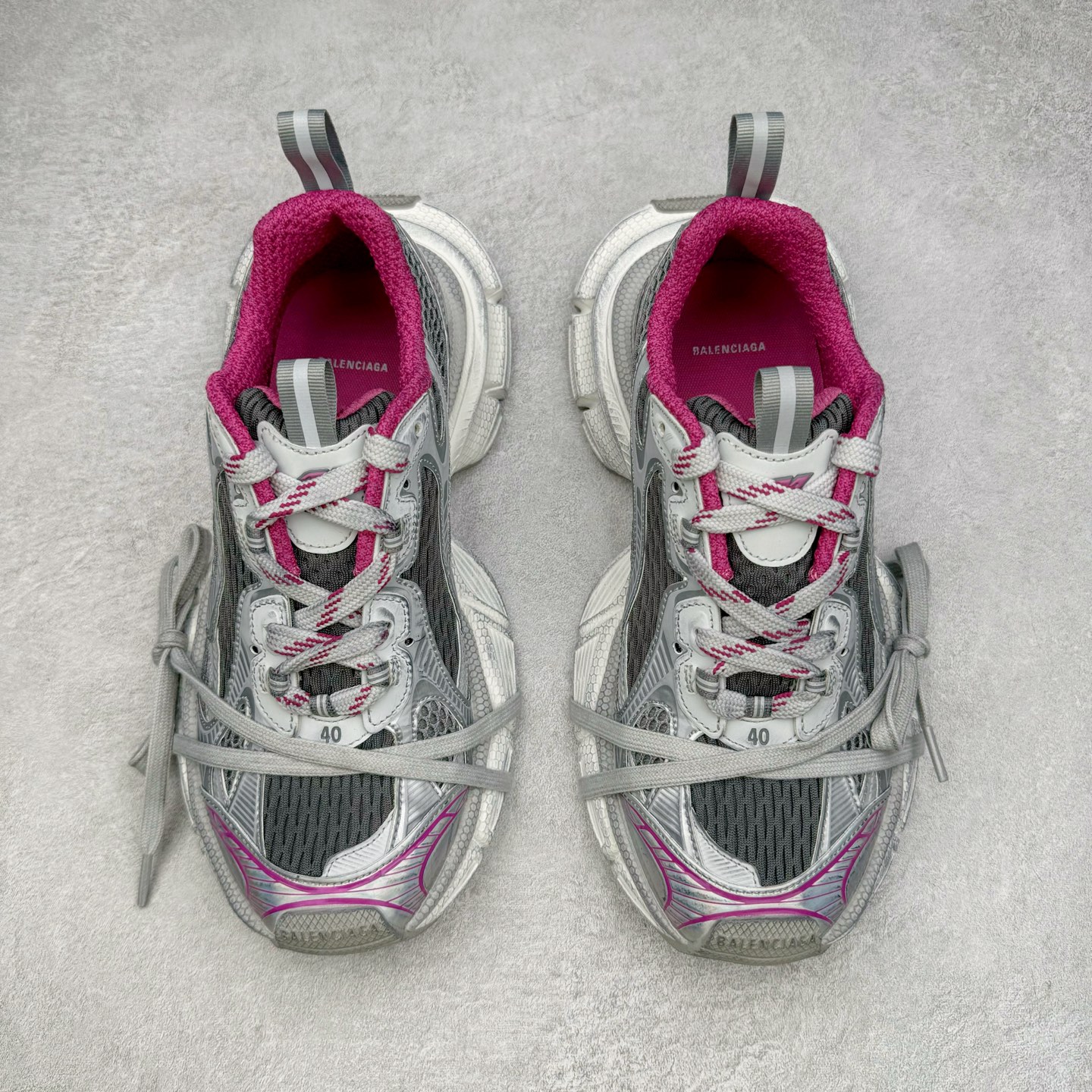 图片[2]-＃VG零售版 BALENCIAGA 3XL Sneakers 巴黎世家十代网布系带低帮走秀复古老爹鞋 全套原纸板楦头开发 最原汁原味的灵魂版型 全鞋荧光划线卡点 胶水把控整洁度追求极致完美 每一双都是工艺品 多重QC质检 超越公司货的品控标准 实实在在的免检产品 原盒原配 正确字体电绣 粗细、位置、大小正确 侧边TPU 透气孔匹配意产原版 正确分离大底 TPU软底 原版一致大底LOGO 立体感十足 原厂皮料水洗做旧 采购原厂网纱 不含皮革 网布材料和聚氨酯 磨损效果 鞋头边缘和后帮 Balenciaga 徽标 鞋面和后跟凸印尺码 鞋舌 3XL 橡胶品牌标识和反光细节 鞋帮拉袢和鞋舌拉祥 配反光细节 备用鞋带在鞋履前侧 可在穿着前取下 便于不同造型搭配 正常尺码 尺码：35 36 37 38 39 40 41 42 43 44 45 46-选品中心