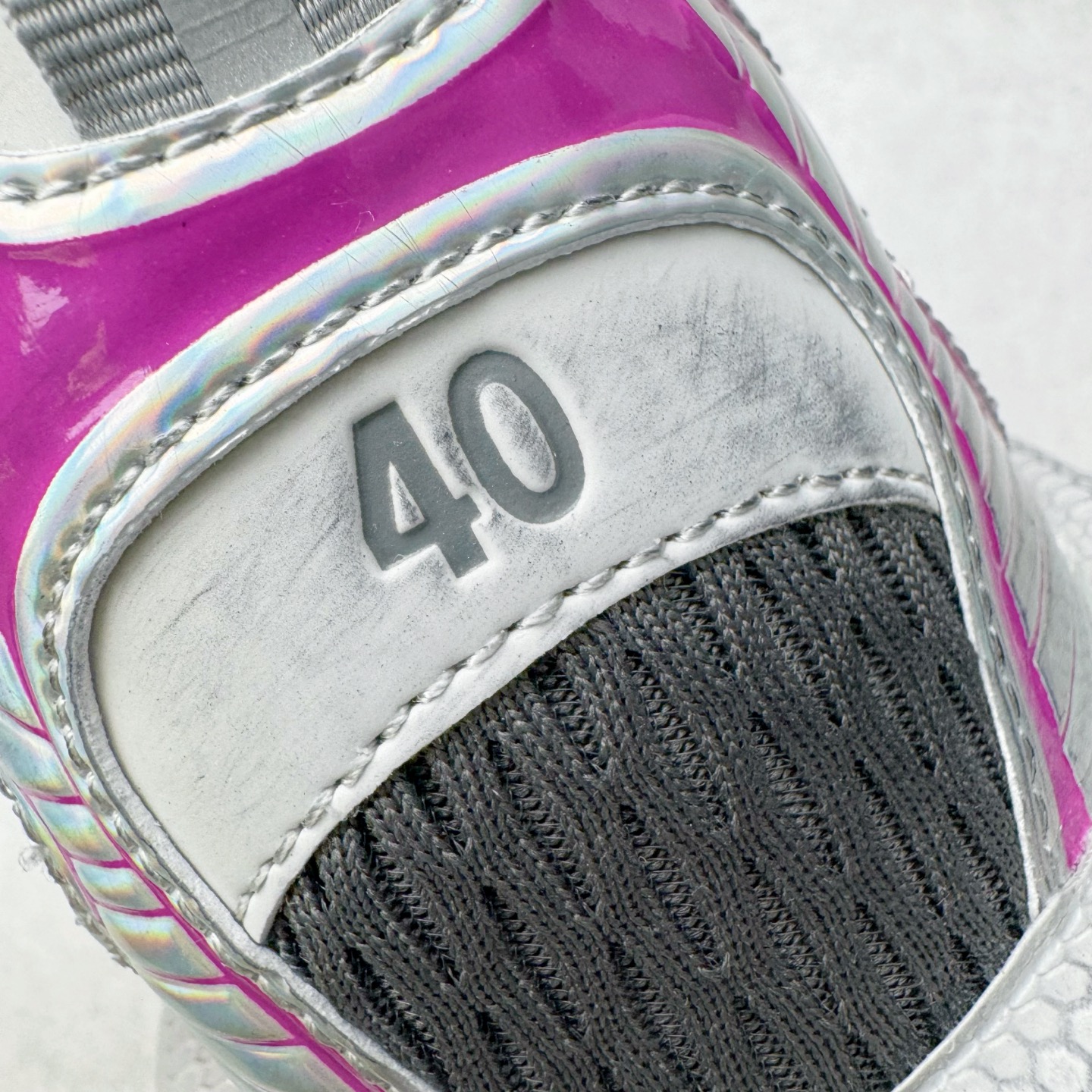 图片[17]-＃VG零售版 BALENCIAGA 3XL Sneakers 巴黎世家十代网布系带低帮走秀复古老爹鞋 全套原纸板楦头开发 最原汁原味的灵魂版型 全鞋荧光划线卡点 胶水把控整洁度追求极致完美 每一双都是工艺品 多重QC质检 超越公司货的品控标准 实实在在的免检产品 原盒原配 正确字体电绣 粗细、位置、大小正确 侧边TPU 透气孔匹配意产原版 正确分离大底 TPU软底 原版一致大底LOGO 立体感十足 原厂皮料水洗做旧 采购原厂网纱 不含皮革 网布材料和聚氨酯 磨损效果 鞋头边缘和后帮 Balenciaga 徽标 鞋面和后跟凸印尺码 鞋舌 3XL 橡胶品牌标识和反光细节 鞋帮拉袢和鞋舌拉祥 配反光细节 备用鞋带在鞋履前侧 可在穿着前取下 便于不同造型搭配 正常尺码 尺码：35 36 37 38 39 40 41 42 43 44 45 46-选品中心