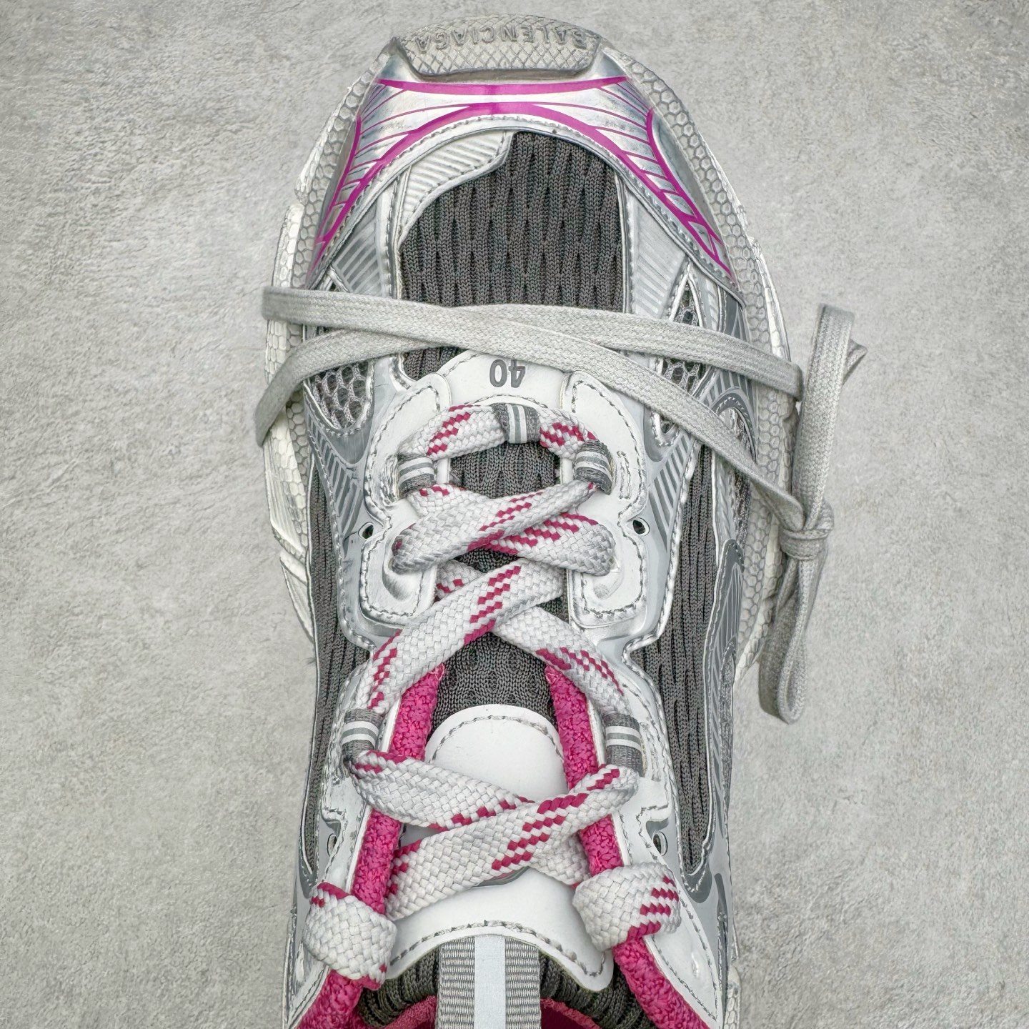 图片[4]-＃VG零售版 BALENCIAGA 3XL Sneakers 巴黎世家十代网布系带低帮走秀复古老爹鞋 全套原纸板楦头开发 最原汁原味的灵魂版型 全鞋荧光划线卡点 胶水把控整洁度追求极致完美 每一双都是工艺品 多重QC质检 超越公司货的品控标准 实实在在的免检产品 原盒原配 正确字体电绣 粗细、位置、大小正确 侧边TPU 透气孔匹配意产原版 正确分离大底 TPU软底 原版一致大底LOGO 立体感十足 原厂皮料水洗做旧 采购原厂网纱 不含皮革 网布材料和聚氨酯 磨损效果 鞋头边缘和后帮 Balenciaga 徽标 鞋面和后跟凸印尺码 鞋舌 3XL 橡胶品牌标识和反光细节 鞋帮拉袢和鞋舌拉祥 配反光细节 备用鞋带在鞋履前侧 可在穿着前取下 便于不同造型搭配 正常尺码 尺码：35 36 37 38 39 40 41 42 43 44 45 46-选品中心