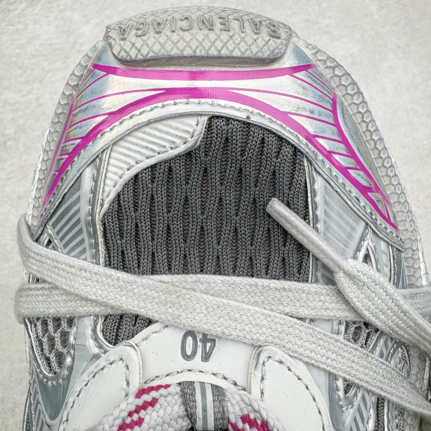 图片[10]-＃VG零售版 BALENCIAGA 3XL Sneakers 巴黎世家十代网布系带低帮走秀复古老爹鞋 全套原纸板楦头开发 最原汁原味的灵魂版型 全鞋荧光划线卡点 胶水把控整洁度追求极致完美 每一双都是工艺品 多重QC质检 超越公司货的品控标准 实实在在的免检产品 原盒原配 正确字体电绣 粗细、位置、大小正确 侧边TPU 透气孔匹配意产原版 正确分离大底 TPU软底 原版一致大底LOGO 立体感十足 原厂皮料水洗做旧 采购原厂网纱 不含皮革 网布材料和聚氨酯 磨损效果 鞋头边缘和后帮 Balenciaga 徽标 鞋面和后跟凸印尺码 鞋舌 3XL 橡胶品牌标识和反光细节 鞋帮拉袢和鞋舌拉祥 配反光细节 备用鞋带在鞋履前侧 可在穿着前取下 便于不同造型搭配 正常尺码 尺码：35 36 37 38 39 40 41 42 43 44 45 46-选品中心