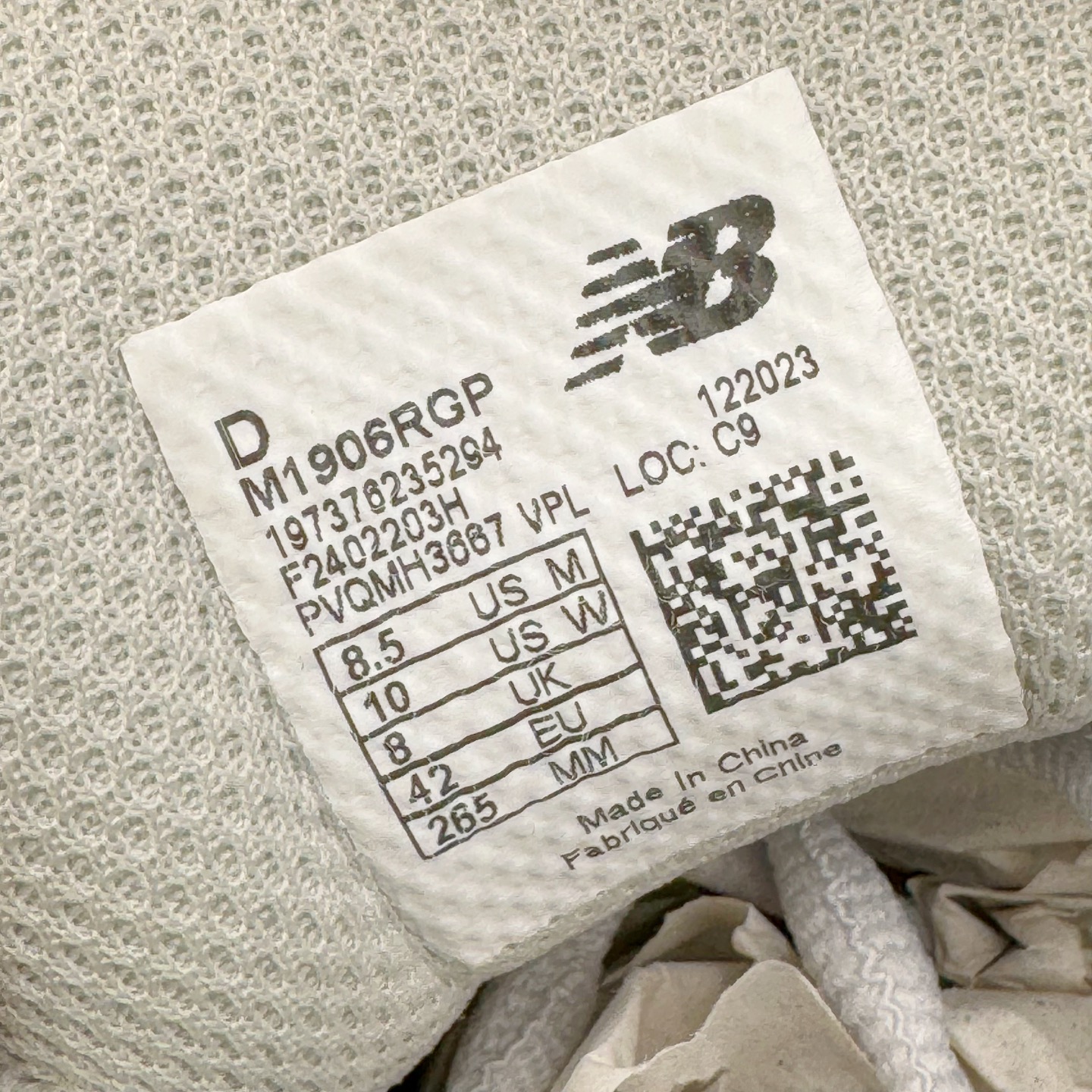 图片[11]-＃M纯原 New Balance M1906RGP 灰白绿 NB新百伦潮流复古织物皮革减震防滑耐磨轻便低帮跑步鞋 原档数据独立私模大底 唯一正确六层组合大底 RB前软后硬 百分百还原原鞋脚感 基于市场现有版本全新升级调整 NB市场最强产物 全网最全配色加持 全套原楦原纸板原厂数据开发 全鞋电脑针车加持 原厂网布 原装进口头层翻毛皮料正确绒感卡色 正确中底拉帮中底网布细节 一比一手工擦旧效果 冲裁组合 匠心打造 耗时两个月开发完成 工艺极其复杂难度可想而知 高端零售专供产物 尺码：36 37 37.5 38 38.5 39.5 40 40.5 41.5 42 42.5 43 44 44.5 45 45.5 46.5 47-选品中心