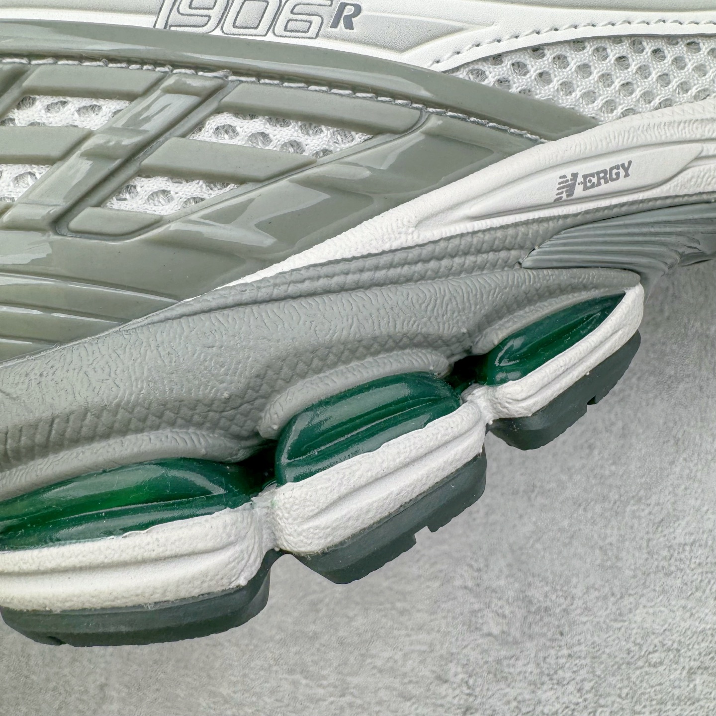 图片[16]-＃M纯原 New Balance M1906RGP 灰白绿 NB新百伦潮流复古织物皮革减震防滑耐磨轻便低帮跑步鞋 原档数据独立私模大底 唯一正确六层组合大底 RB前软后硬 百分百还原原鞋脚感 基于市场现有版本全新升级调整 NB市场最强产物 全网最全配色加持 全套原楦原纸板原厂数据开发 全鞋电脑针车加持 原厂网布 原装进口头层翻毛皮料正确绒感卡色 正确中底拉帮中底网布细节 一比一手工擦旧效果 冲裁组合 匠心打造 耗时两个月开发完成 工艺极其复杂难度可想而知 高端零售专供产物 尺码：36 37 37.5 38 38.5 39.5 40 40.5 41.5 42 42.5 43 44 44.5 45 45.5 46.5 47-选品中心