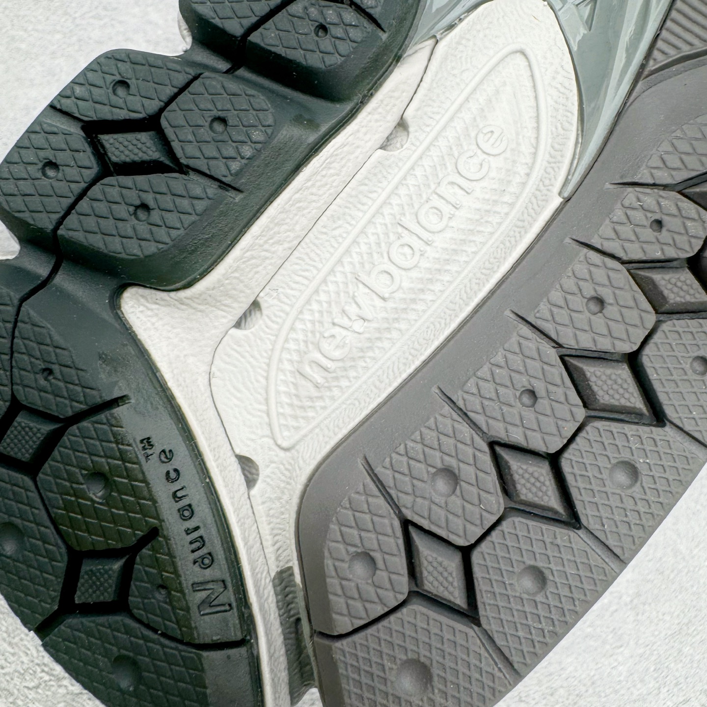 图片[19]-＃M纯原 New Balance M1906RGP 灰白绿 NB新百伦潮流复古织物皮革减震防滑耐磨轻便低帮跑步鞋 原档数据独立私模大底 唯一正确六层组合大底 RB前软后硬 百分百还原原鞋脚感 基于市场现有版本全新升级调整 NB市场最强产物 全网最全配色加持 全套原楦原纸板原厂数据开发 全鞋电脑针车加持 原厂网布 原装进口头层翻毛皮料正确绒感卡色 正确中底拉帮中底网布细节 一比一手工擦旧效果 冲裁组合 匠心打造 耗时两个月开发完成 工艺极其复杂难度可想而知 高端零售专供产物 尺码：36 37 37.5 38 38.5 39.5 40 40.5 41.5 42 42.5 43 44 44.5 45 45.5 46.5 47-选品中心