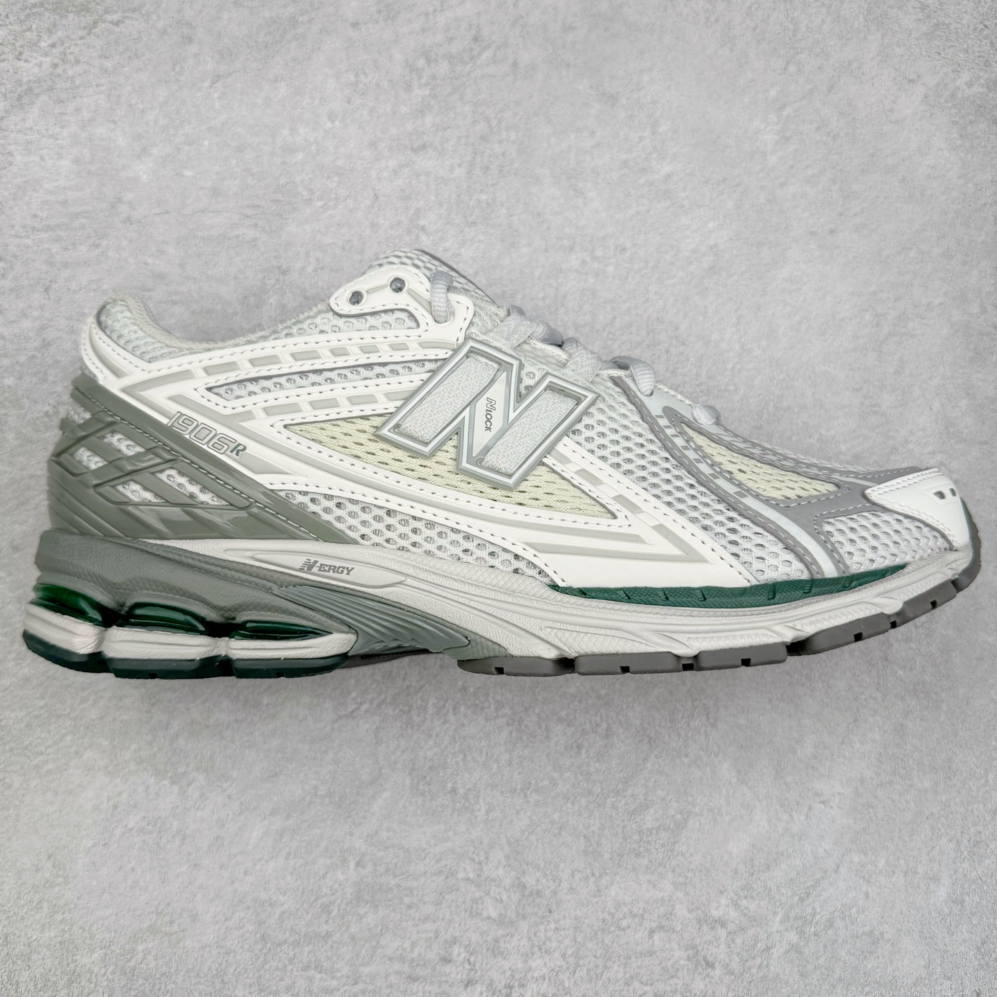 ＃M纯原 New Balance M1906RGP 灰白绿 NB新百伦潮流复古织物皮革减震防滑耐磨轻便低帮跑步鞋 原档数据独立私模大底 唯一正确六层组合大底 RB前软后硬 百分百还原原鞋脚感 基于市场现有版本全新升级调整 NB市场最强产物 全网最全配色加持 全套原楦原纸板原厂数据开发 全鞋电脑针车加持 原厂网布 原装进口头层翻毛皮料正确绒感卡色 正确中底拉帮中底网布细节 一比一手工擦旧效果 冲裁组合 匠心打造 耗时两个月开发完成 工艺极其复杂难度可想而知 高端零售专供产物 尺码：36 37 37.5 38 38.5 39.5 40 40.5 41.5 42 42.5 43 44 44.5 45 45.5 46.5 47-选品中心
